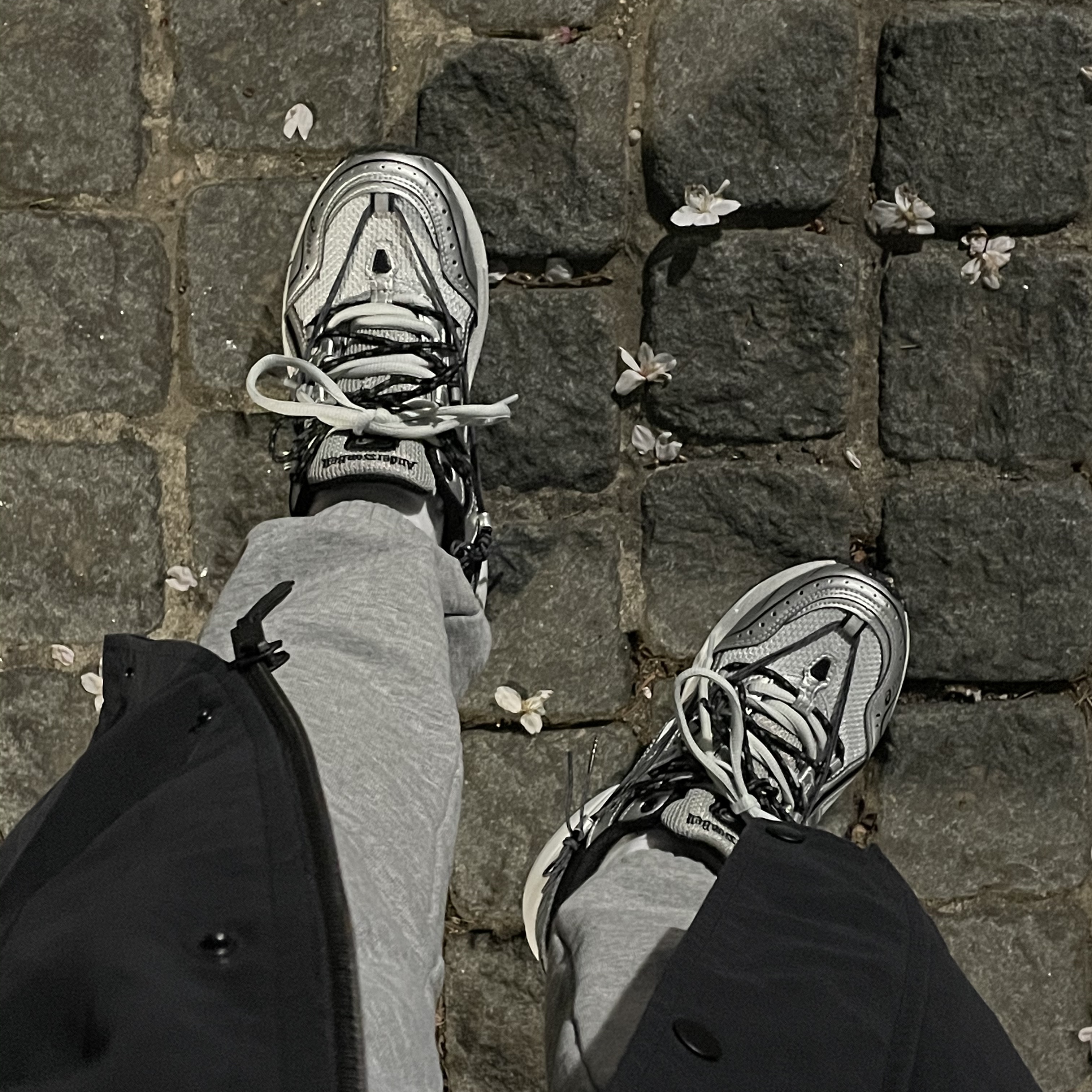 Asics x Andersson Bell Gel-1090 Glacier Grey Silver 착용 스타일
