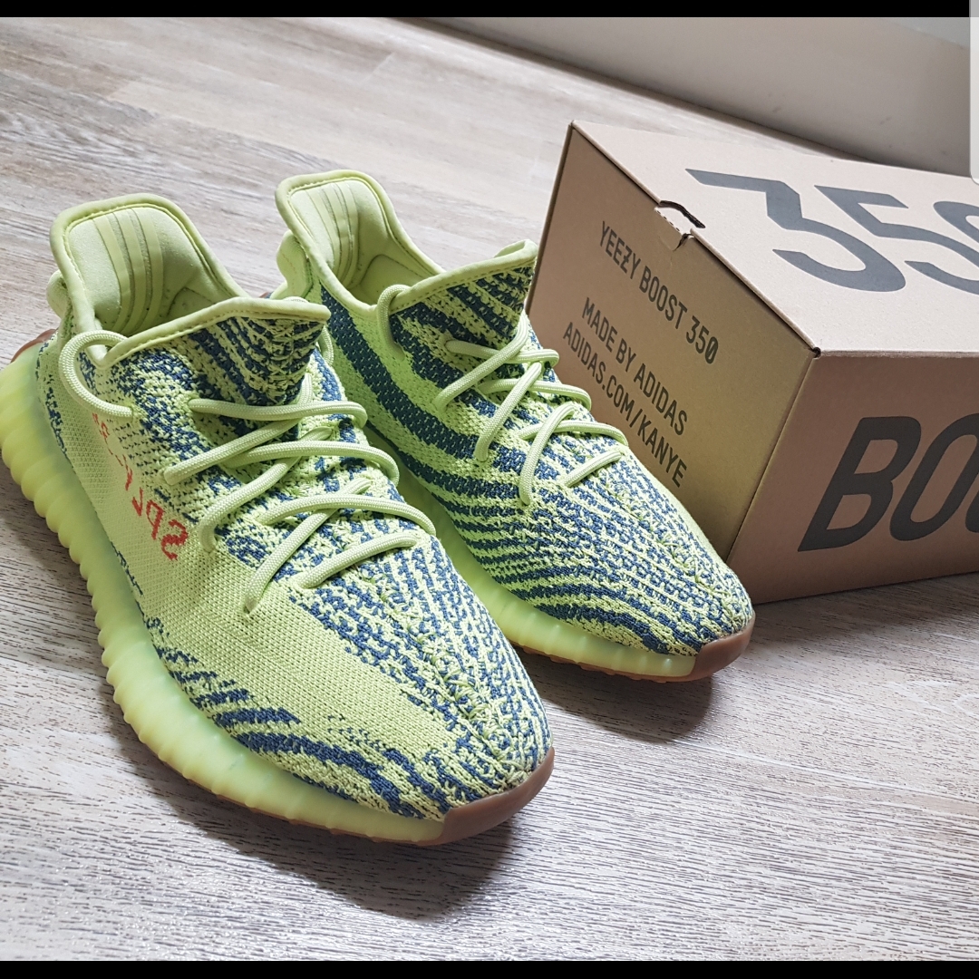 Adidas Yeezy Boost 350 V2 Semi Frozen Yellow 착용 스타일 - 2