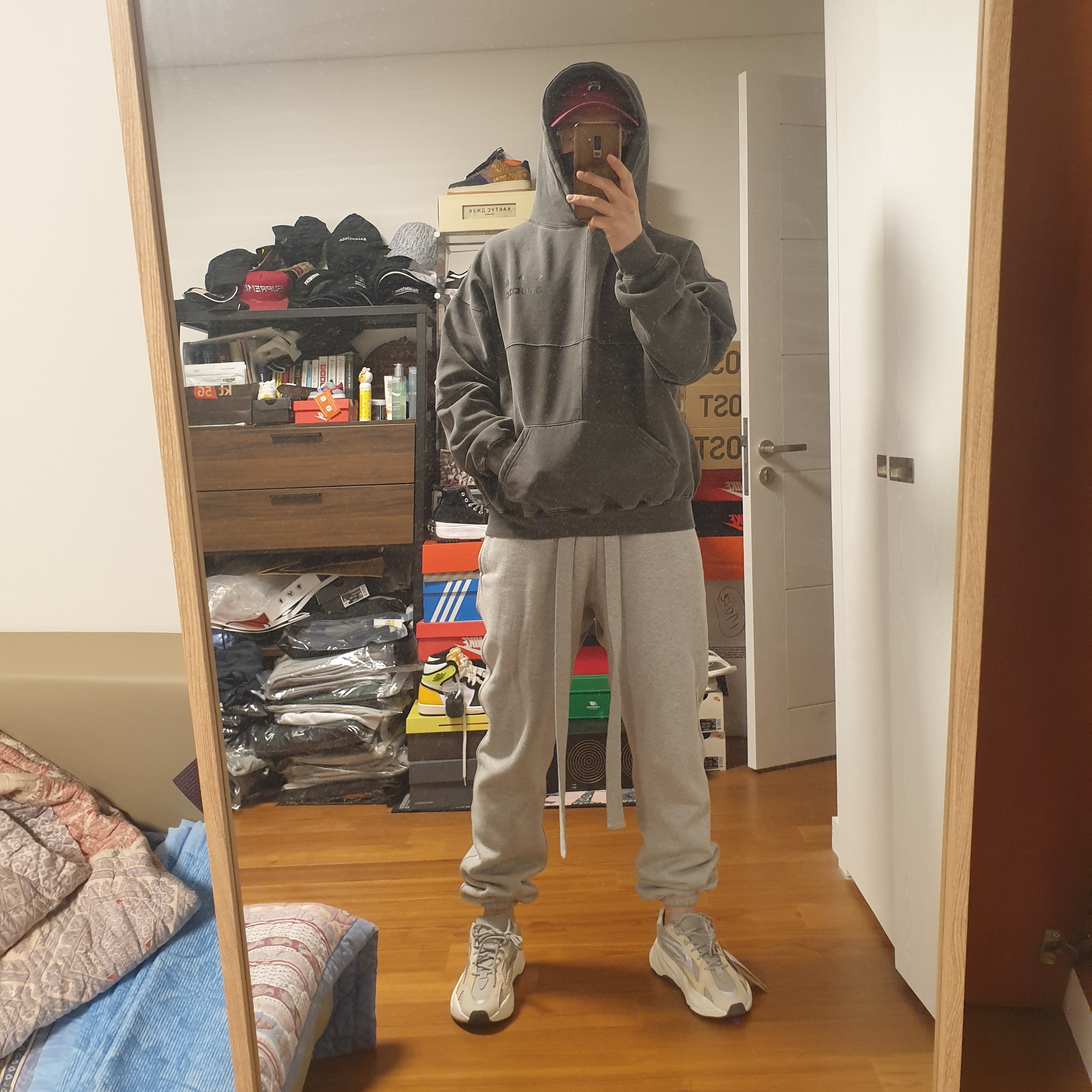 IAB Studio Blocked Pigment Hoodie Black, Adidas Yeezy Boost 700 V2 Cream 착용 스타일 - 3