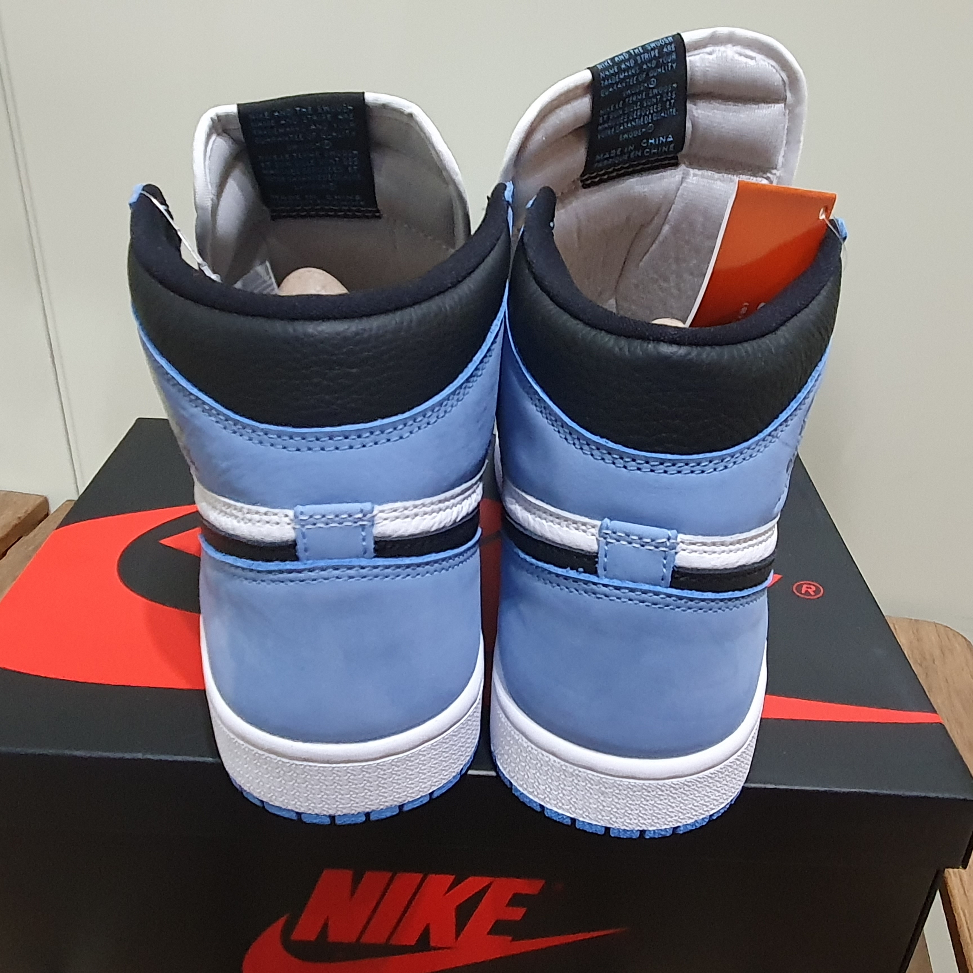 Jordan 1 Retro High OG University Blue 착용 스타일 - 2