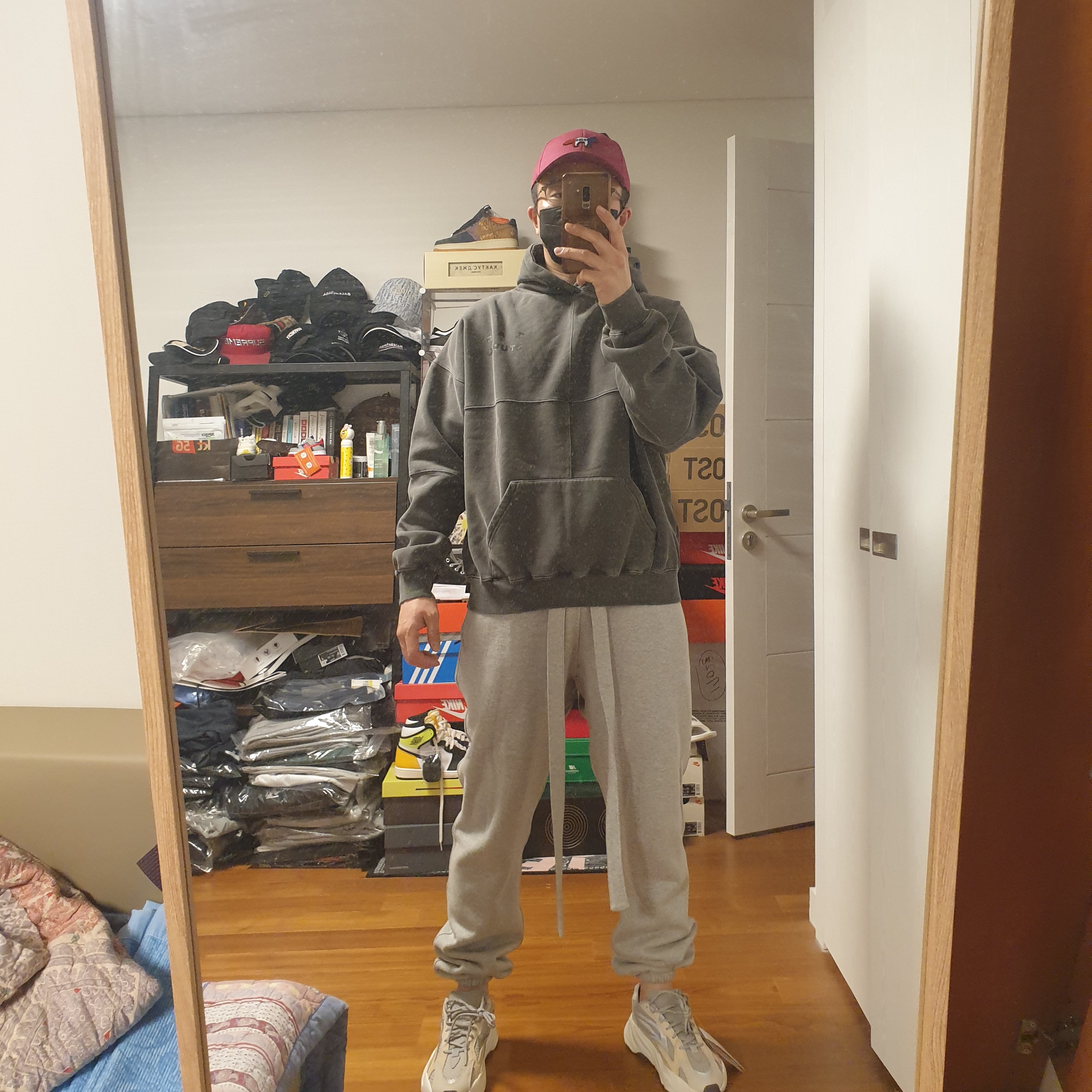IAB Studio Blocked Pigment Hoodie Black, Adidas Yeezy Boost 700 V2 Cream 착용 스타일 - 2