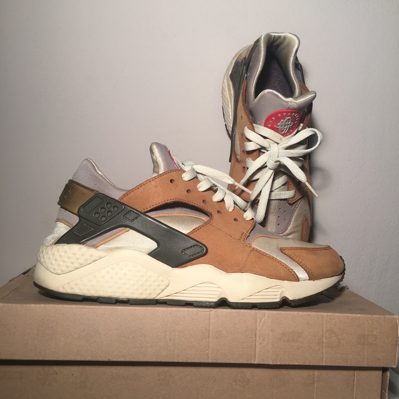 Nike x Stussy Air Huarache LE Desert Oak 착용 스타일