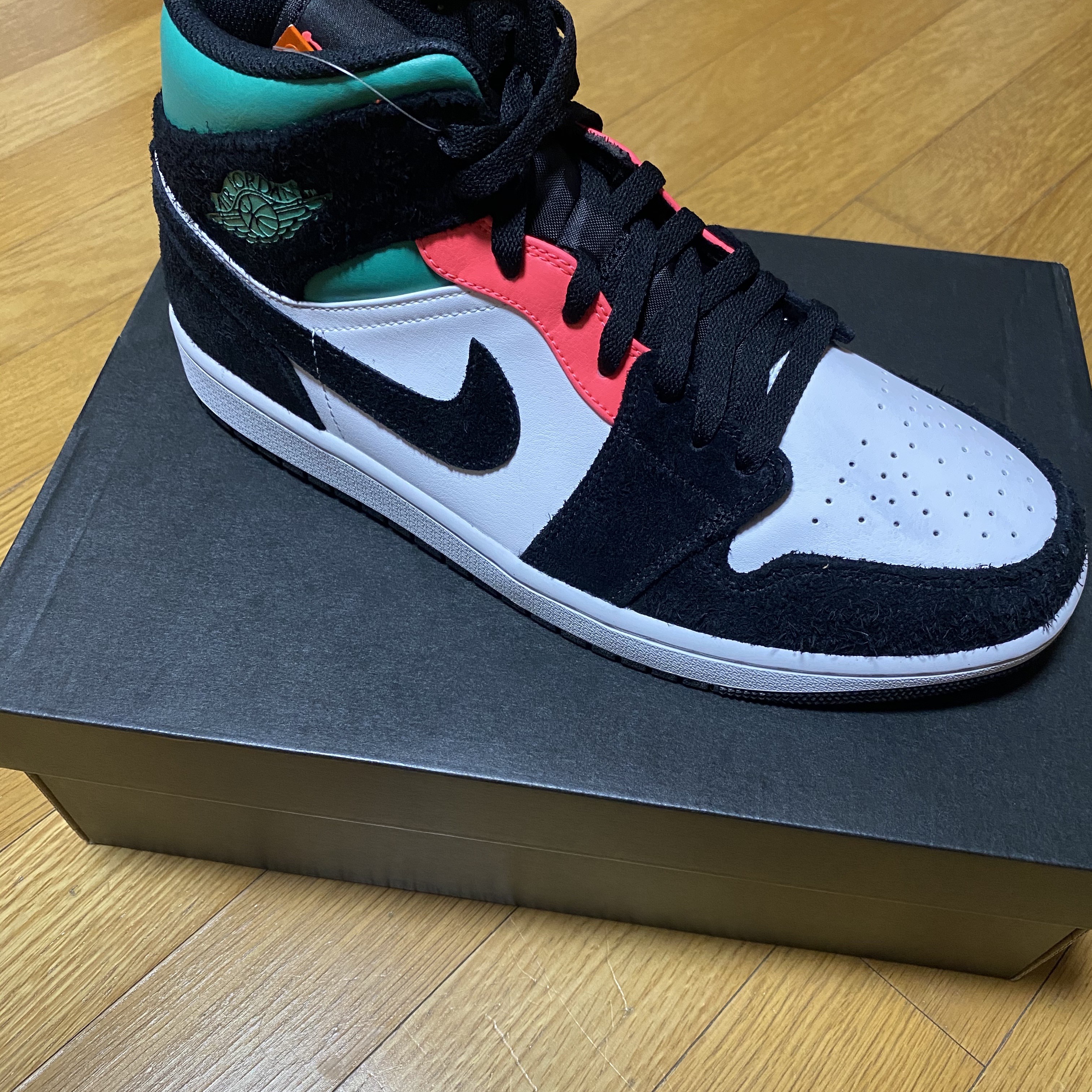 Jordan 1 Mid SE South Beach 착용 스타일