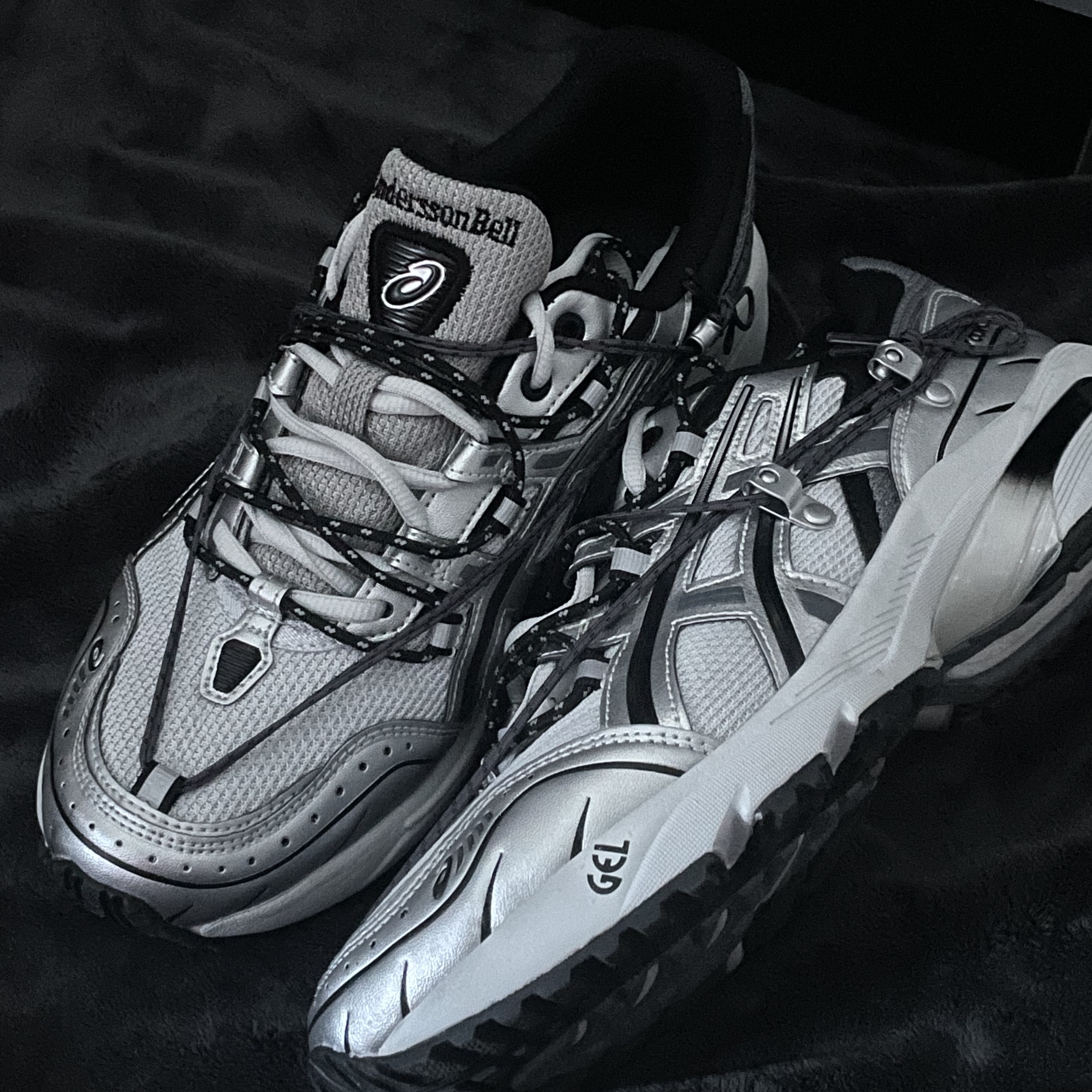 Asics x Andersson Bell Gel-1090 Glacier Grey Silver, Asics x Andersson Bell Gel-1090 White Orange 착용 스타일 - 2