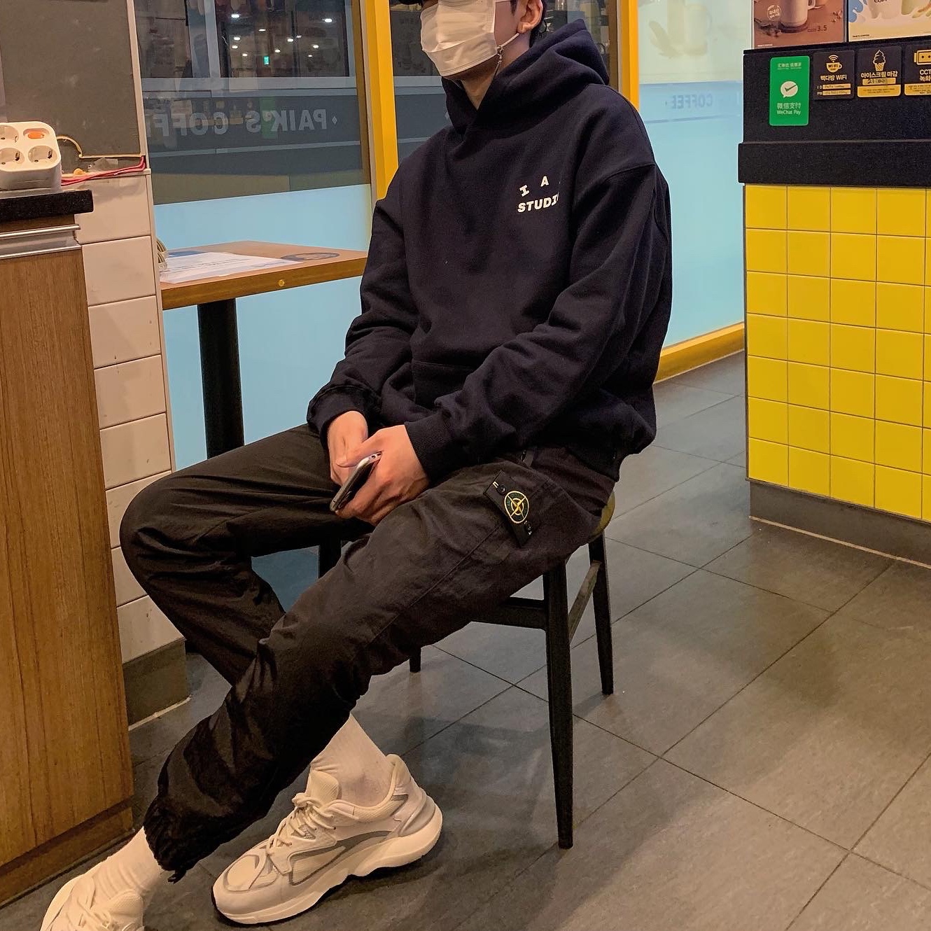 IAB Studio Hoodie Navy - 21SS 착용 스타일 - 1