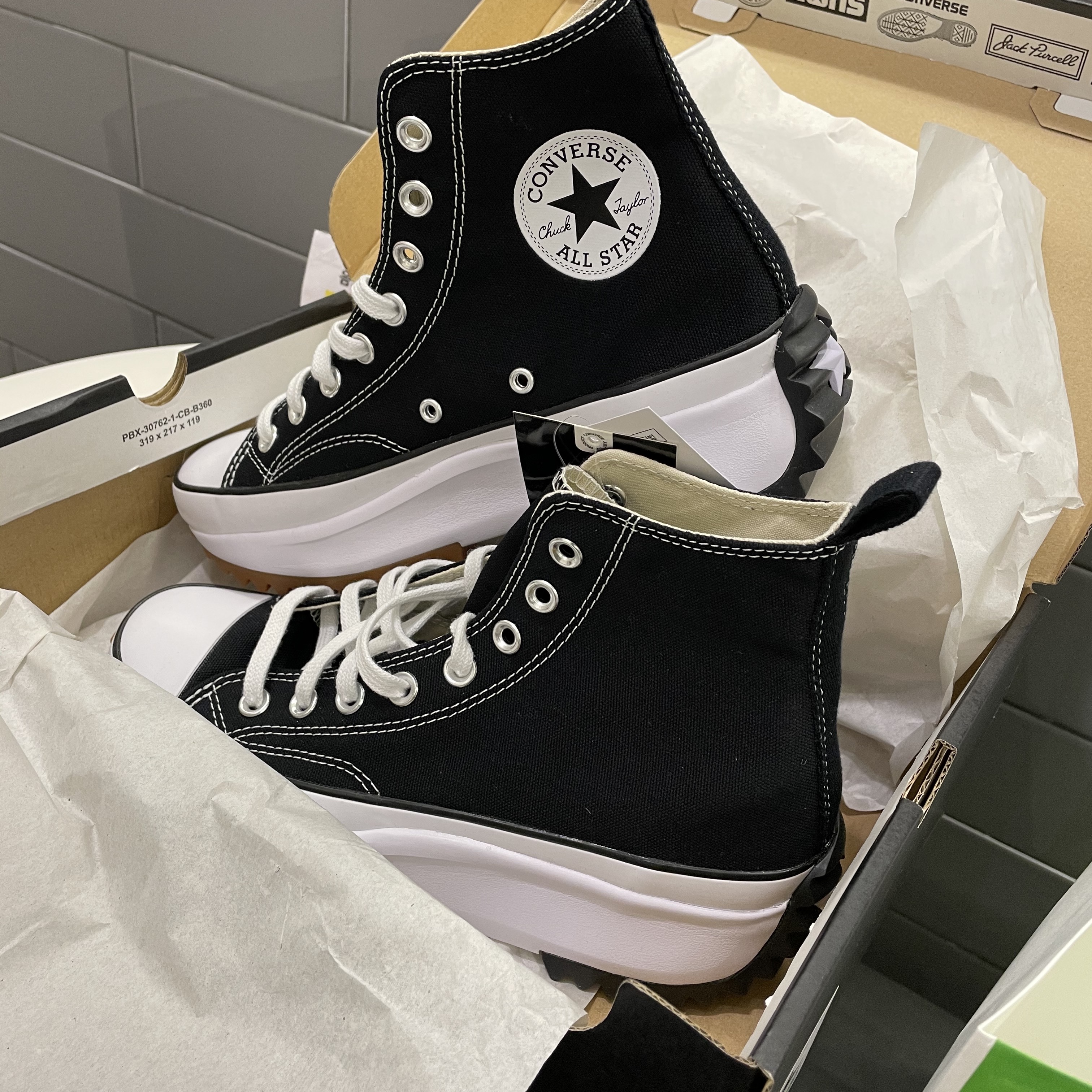 Converse Run Star Hike Hi Black White Gum 착용 스타일