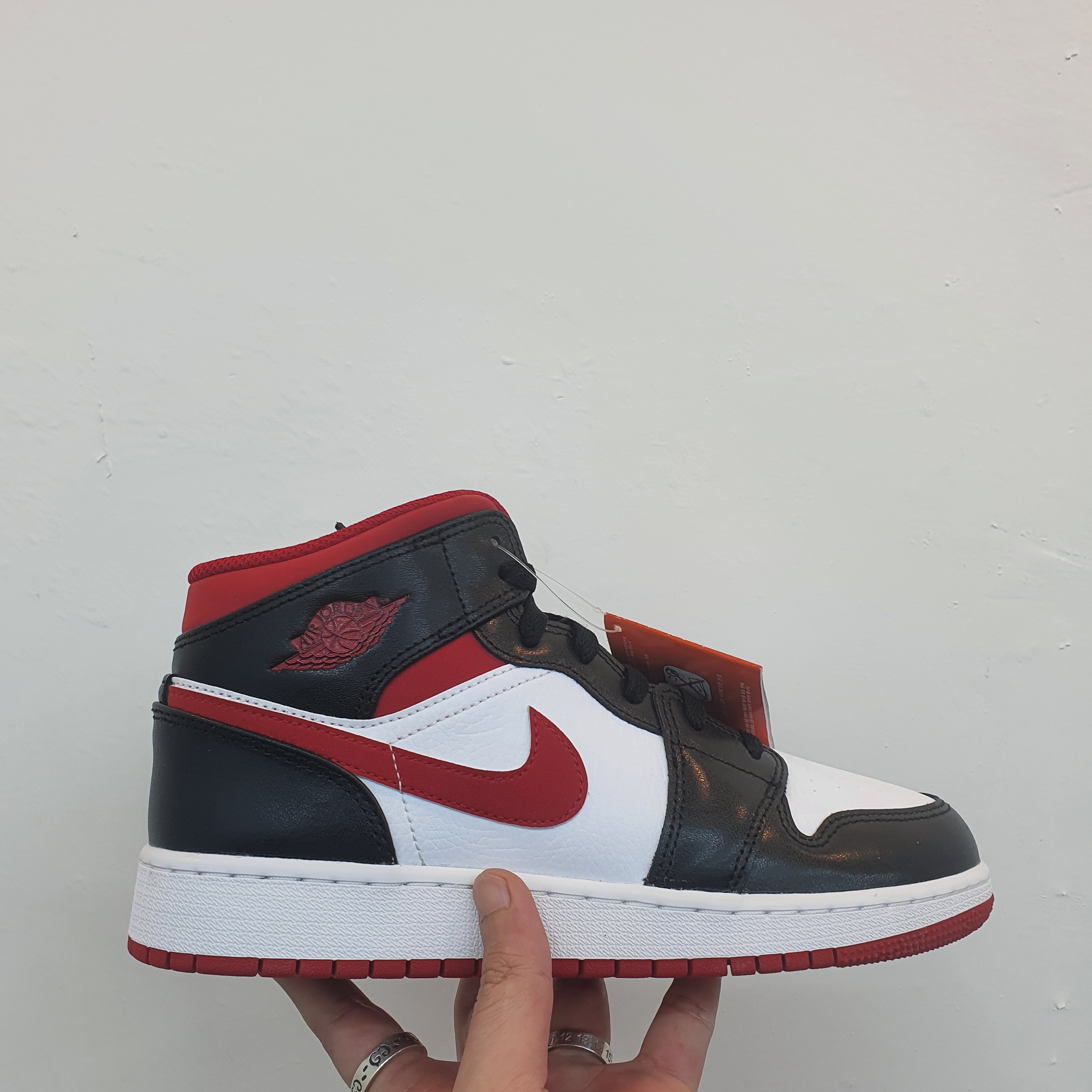 (GS) Jordan 1 Mid Gym Red Black White 착용 스타일