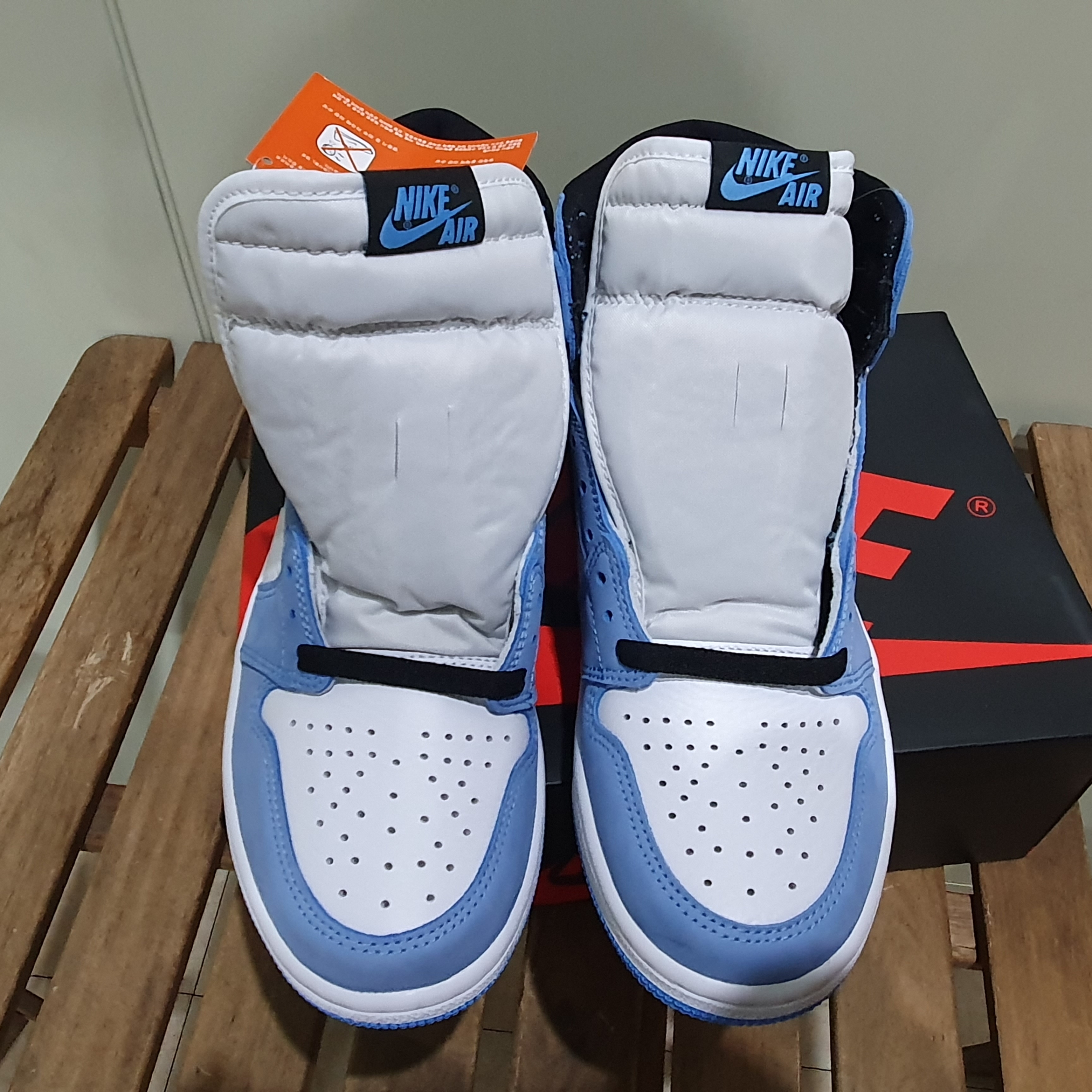 Jordan 1 Retro High OG University Blue 착용 스타일 - 1