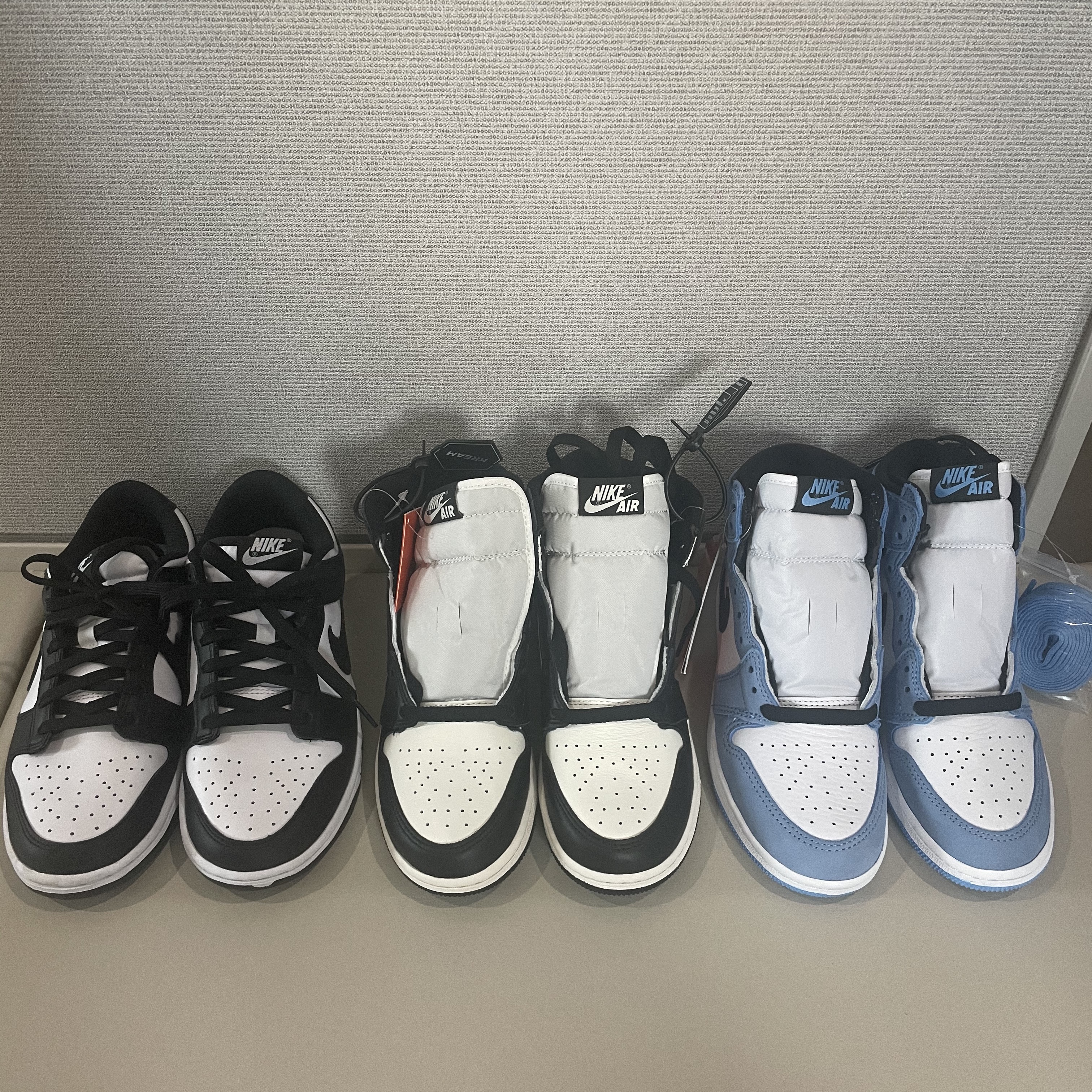 (W) Nike Dunk Low Black, (GS) Jordan 1 Retro High OG University Blue 착용 스타일 - 1