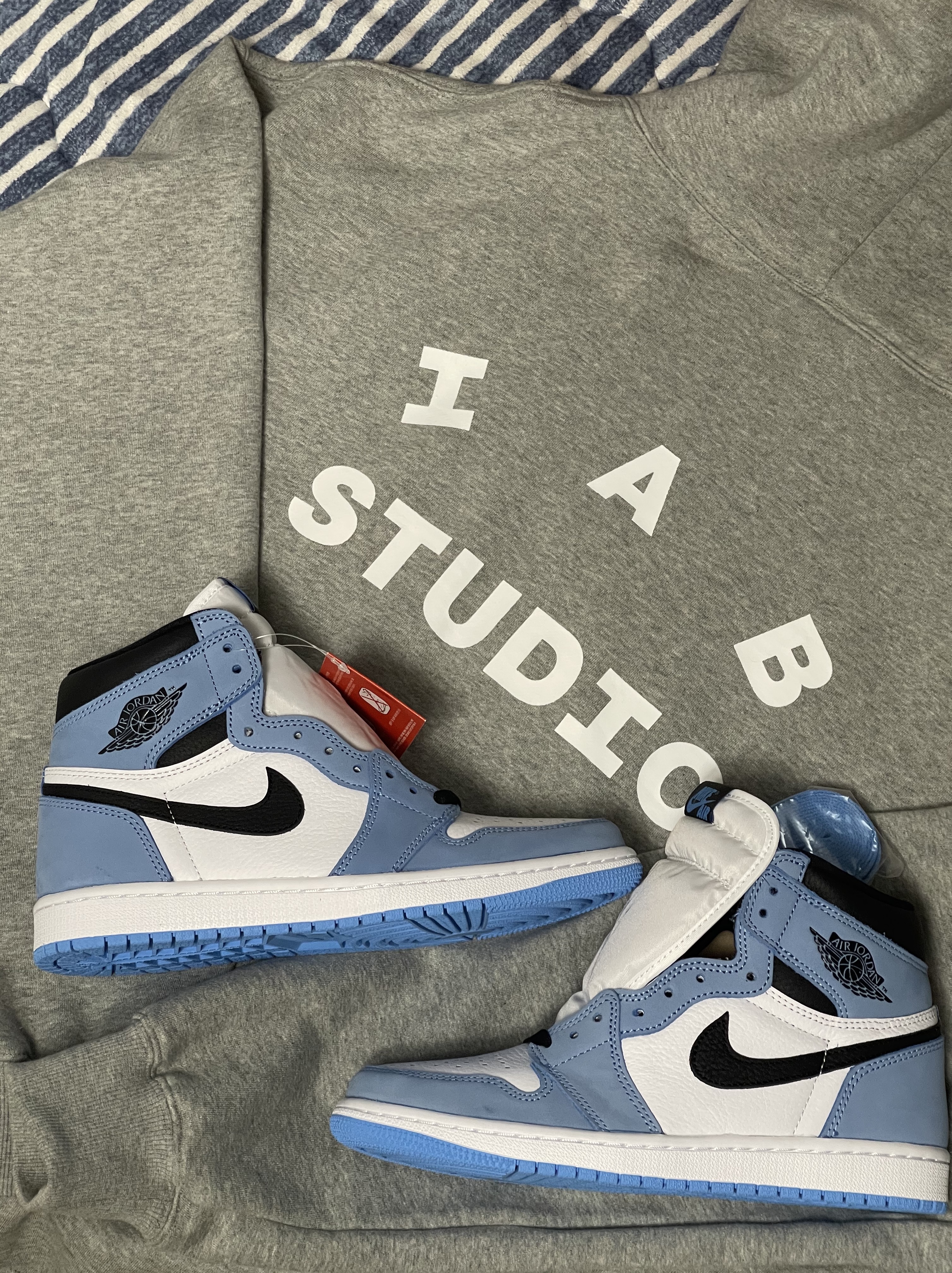 IAB Studio Hoodie Gray - 21SS, Jordan 1 Retro High OG University Blue 착용 스타일 - 2