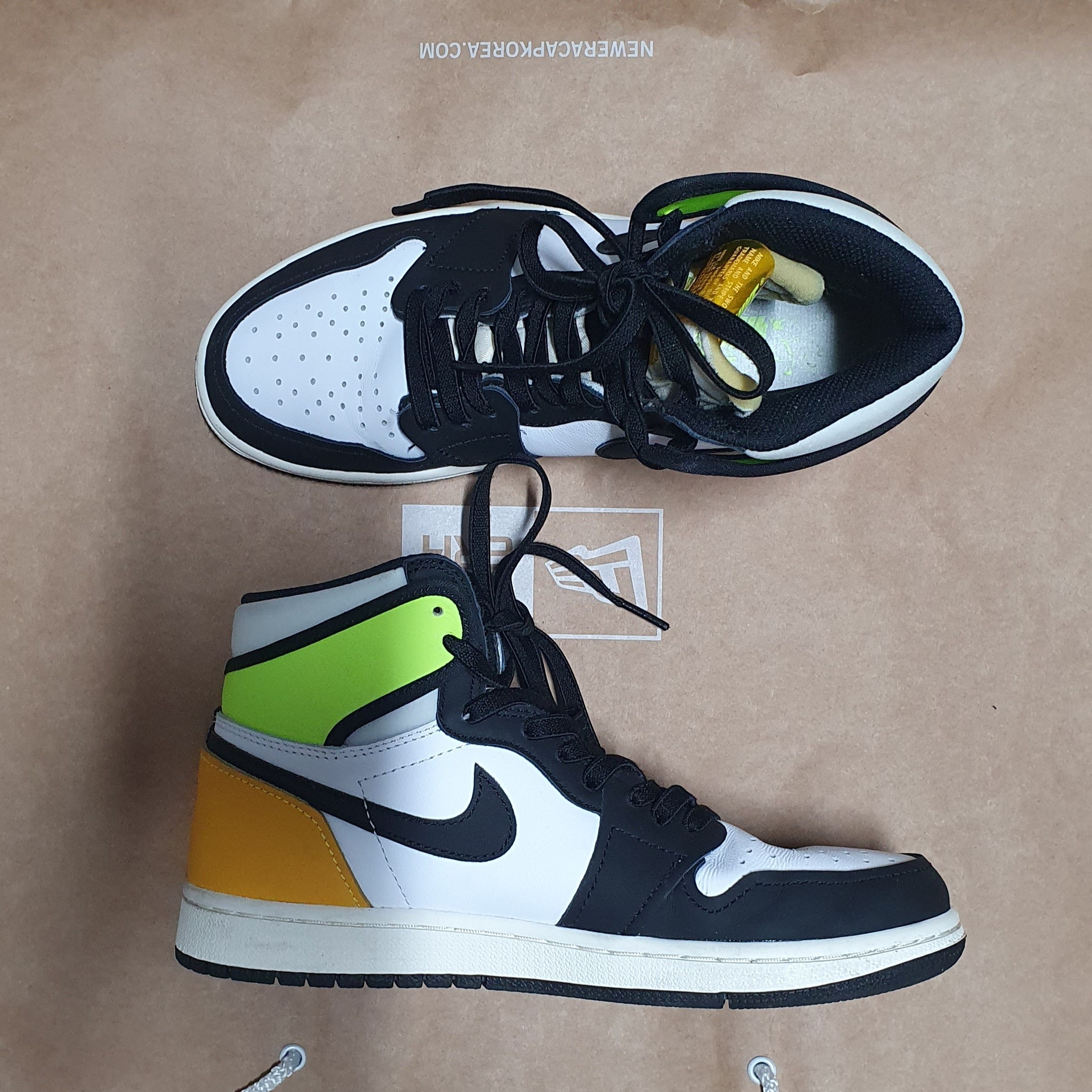 Jordan 1 Retro High OG Volt Gold 착용 스타일 - 2