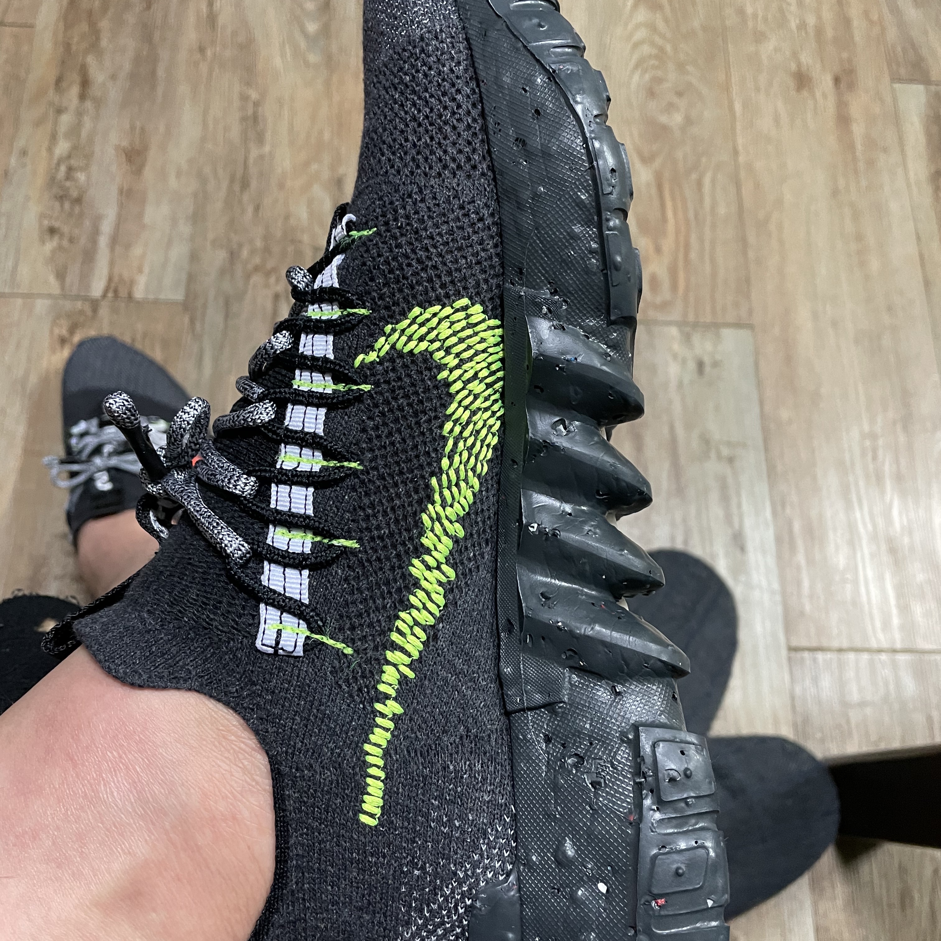 Nike Space Hippie 01 Black Volt 착용 스타일 - 3