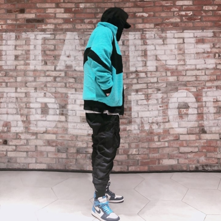 Nike Big Swoosh Full Zip Jacket Hyper Jade Black, Jordan 1 Retro High Obsidian UNC 착용 스타일 - 2