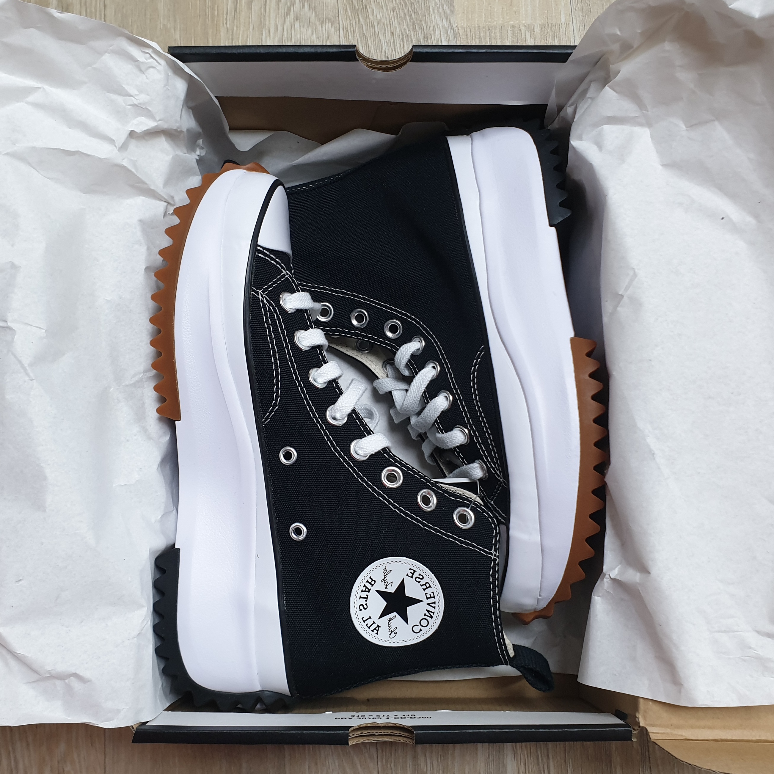 Converse Run Star Hike Hi Black White Gum 착용 스타일