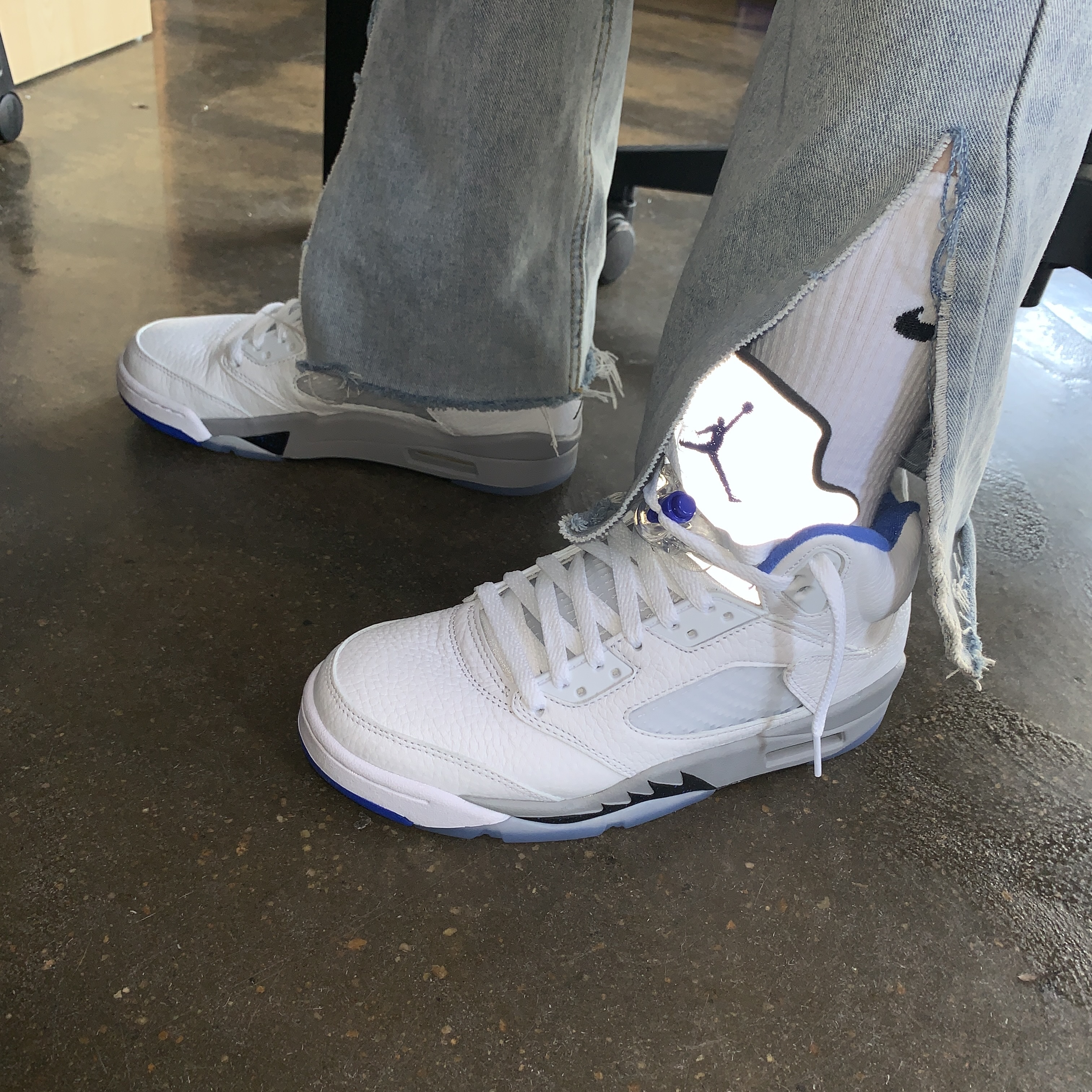 Jordan 5 Retro Stealth 2.0 착용 스타일 - 2
