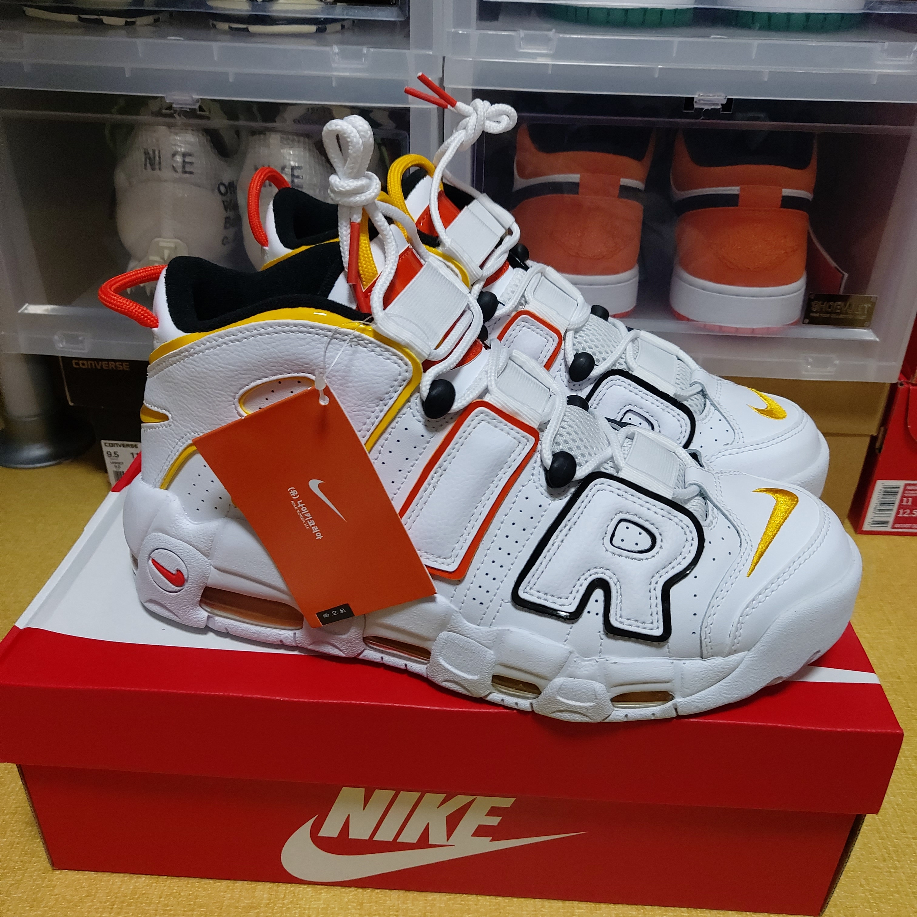 Nike Air More Uptempo Rayguns 착용 스타일