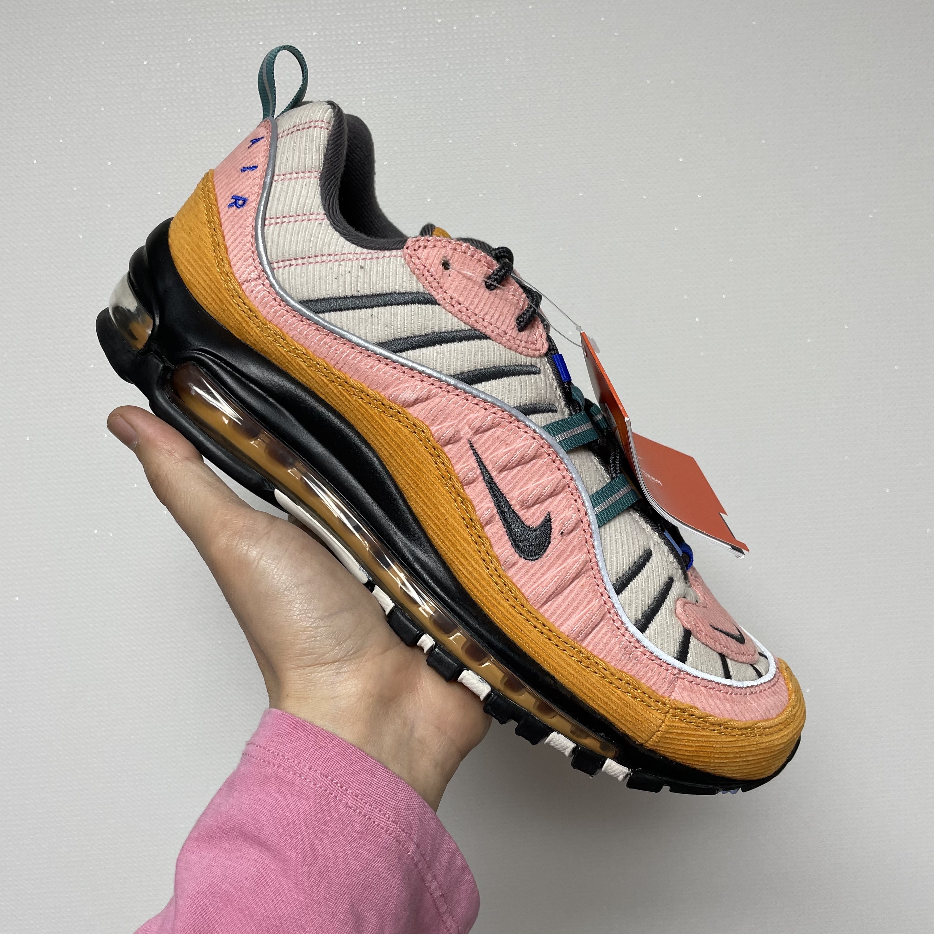 Nike Air Max 98 Corduory Amber Rise 착용 스타일