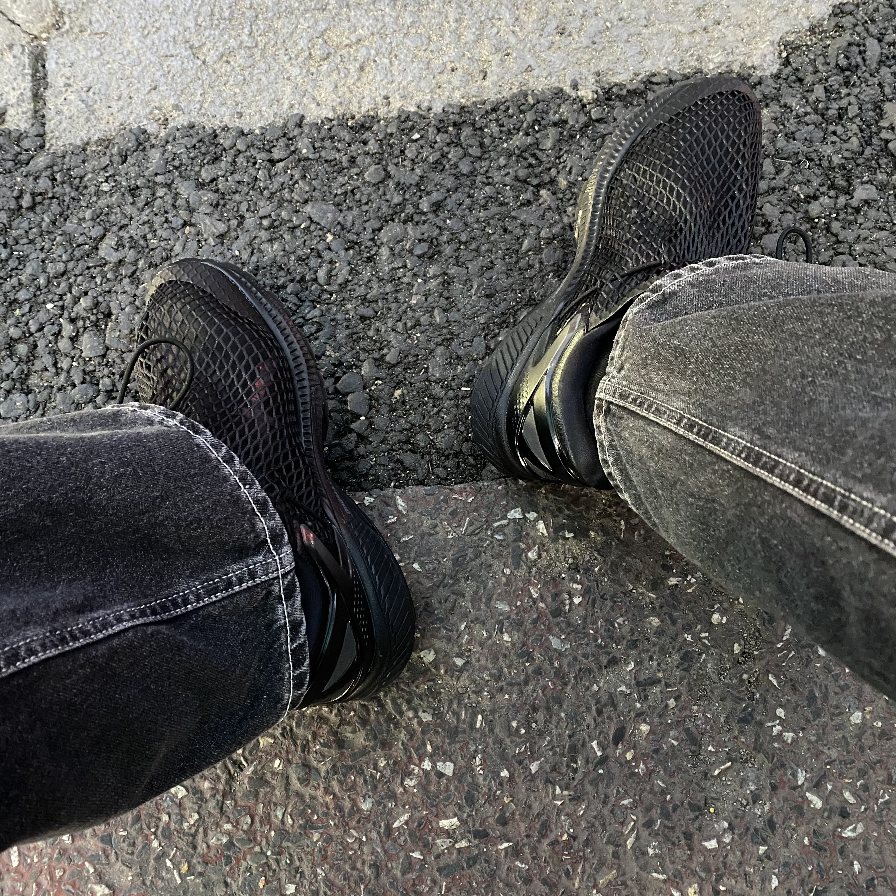 Asics x Vivienne Westwood Gel-Kayano 26 Black 착용 스타일