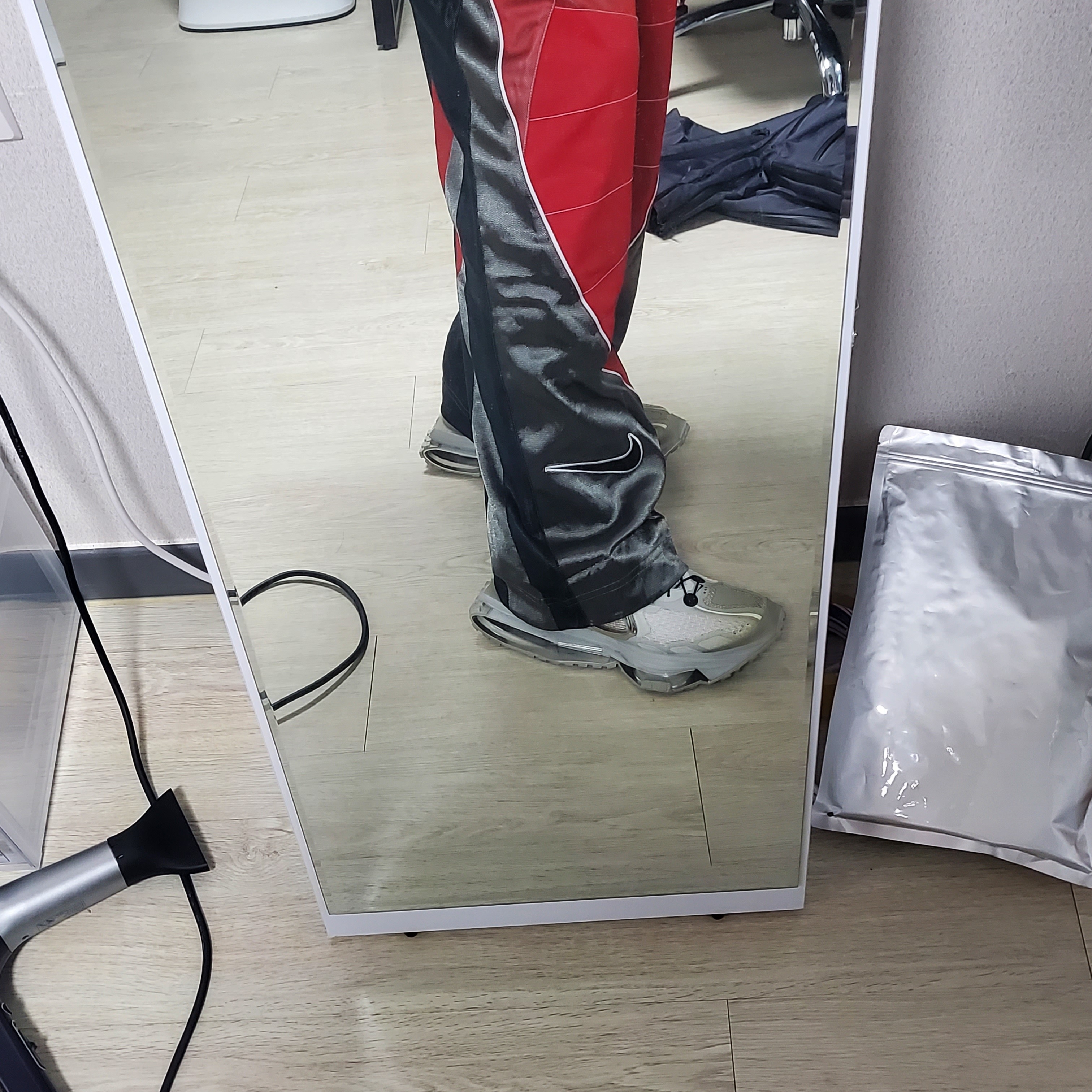 Nike x Cactus Plant Flea Market MX Rave Pants Red Grey Black - US/EU, Nike x Matthew M Williams Zoom 004 Stone 착용 스타일 - 2