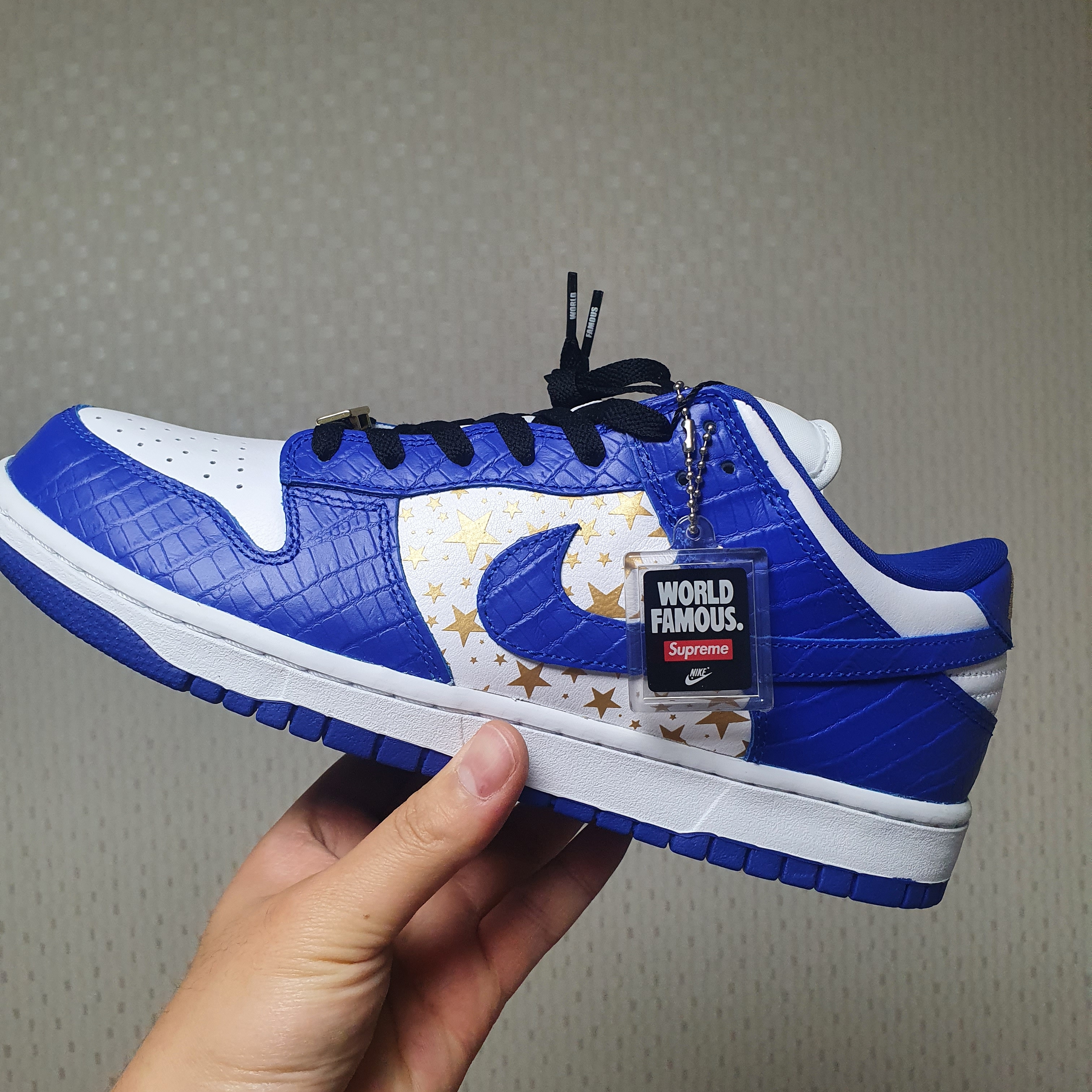 Nike x Supreme SB Dunk Low Hyper Blue 착용 스타일
