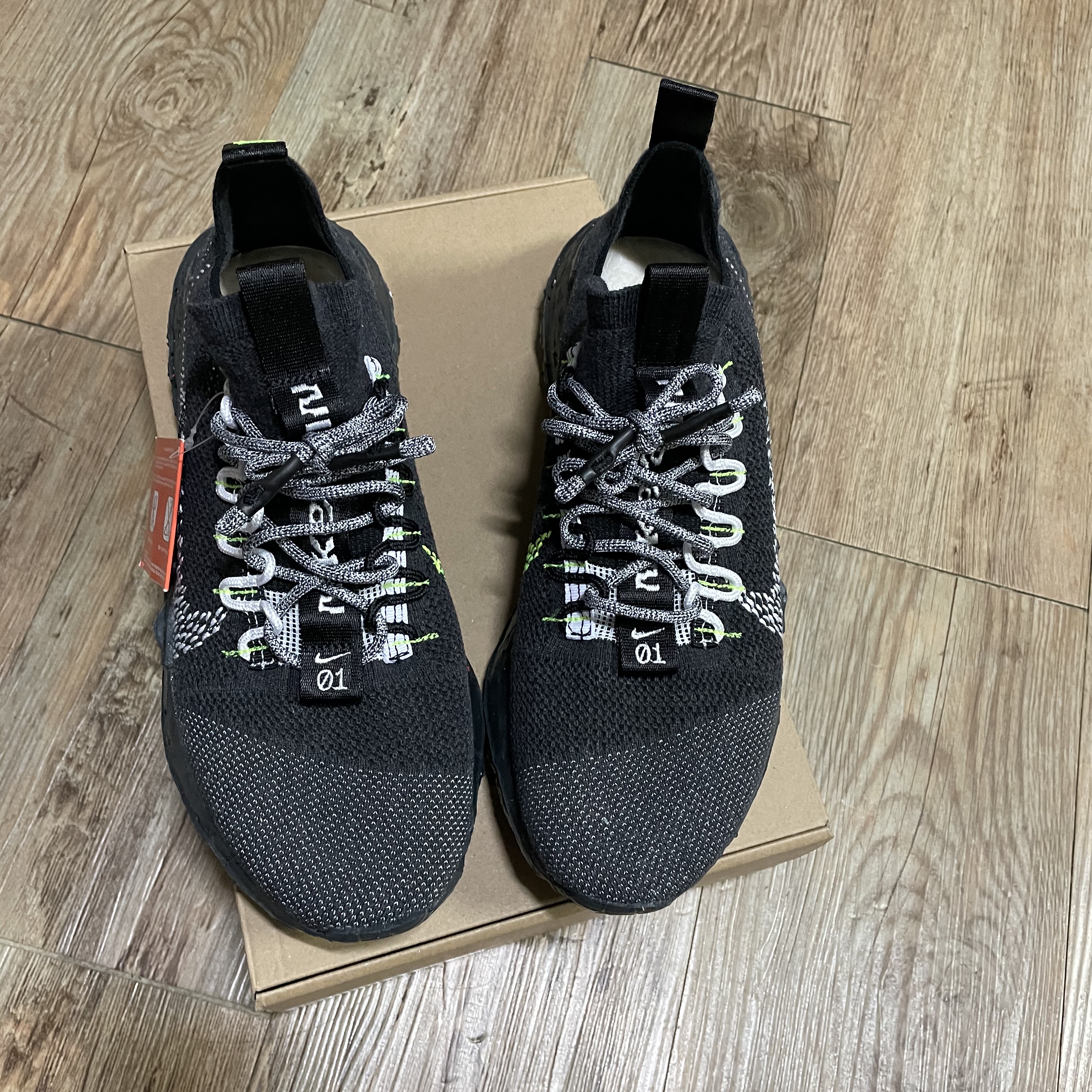 Nike Space Hippie 01 Black Volt 착용 스타일 - 1