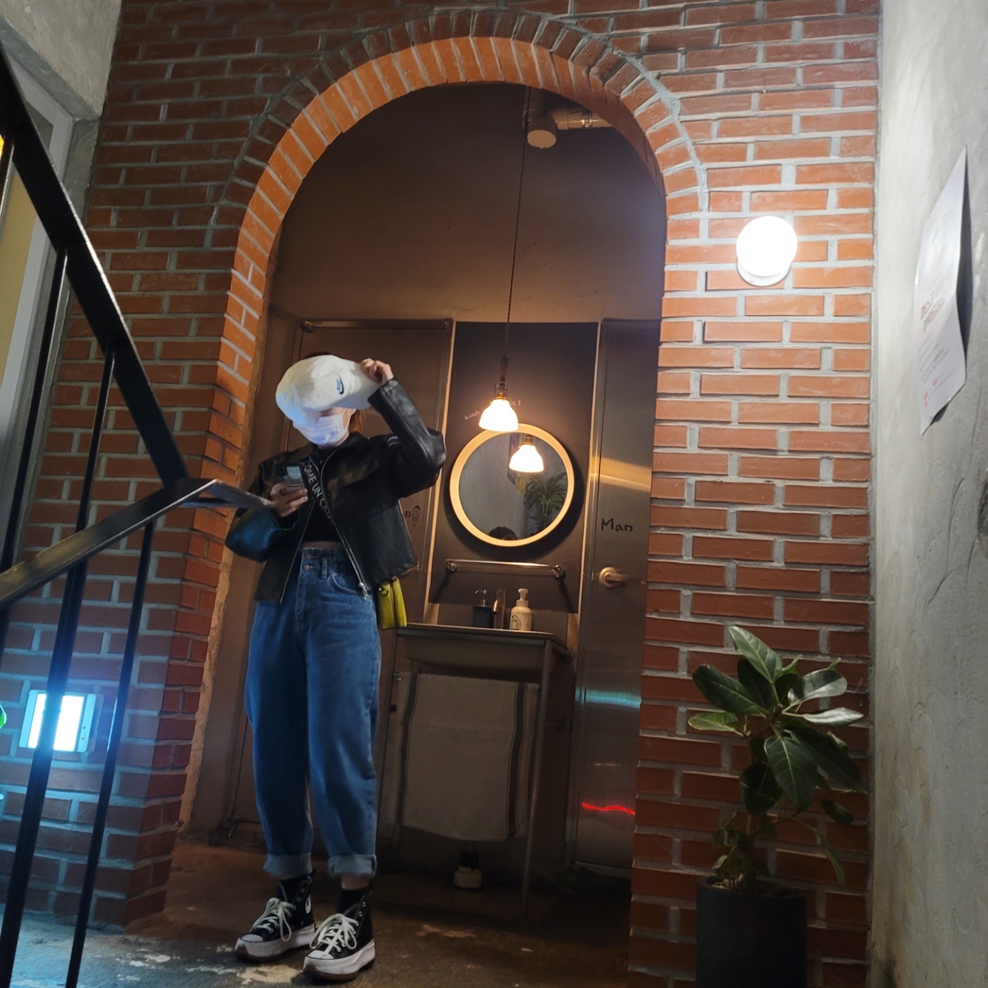 Converse Run Star Hike Hi Black White Gum 착용 스타일