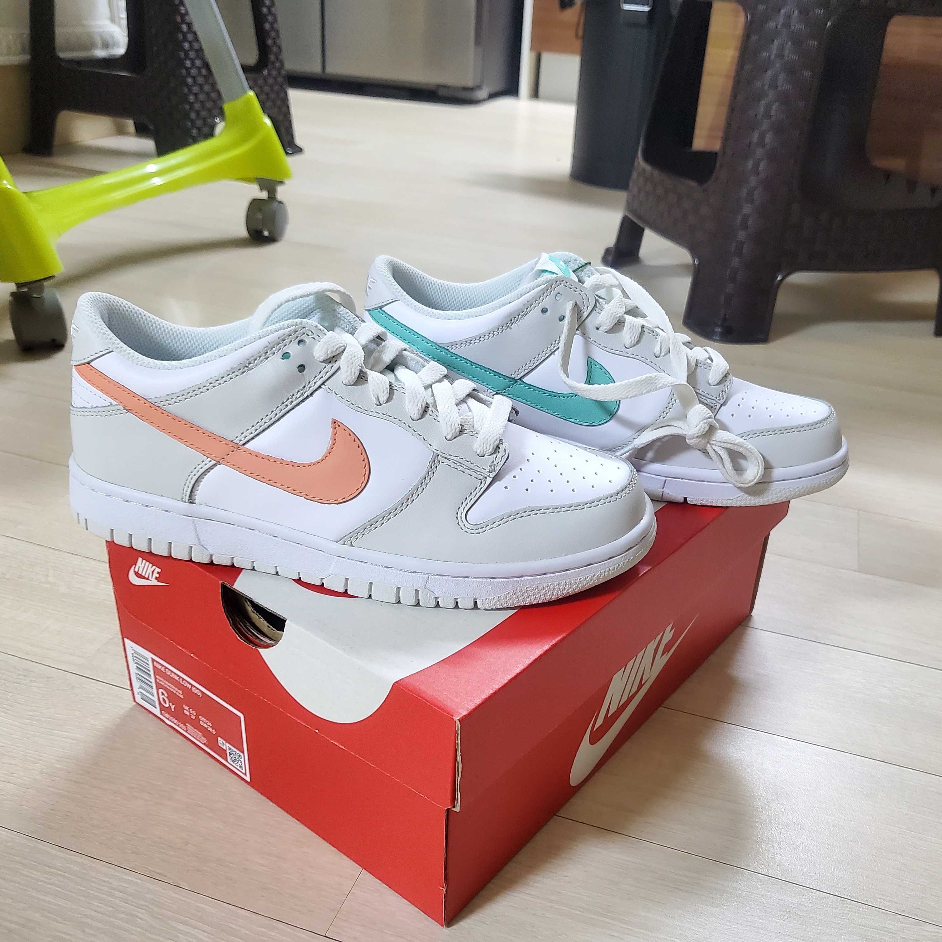 (GS) Nike Dunk Low White Bone Peach Aqua 착용 스타일 - 2