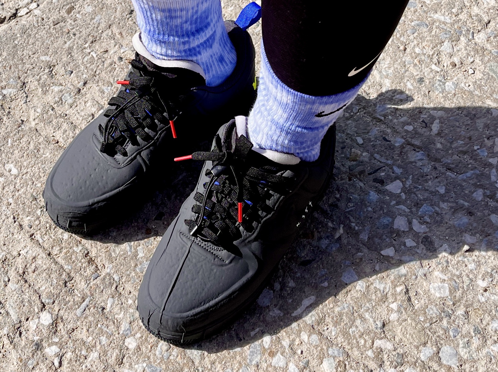 Nike Air Force 1 Experimental Black 착용 스타일 - 2