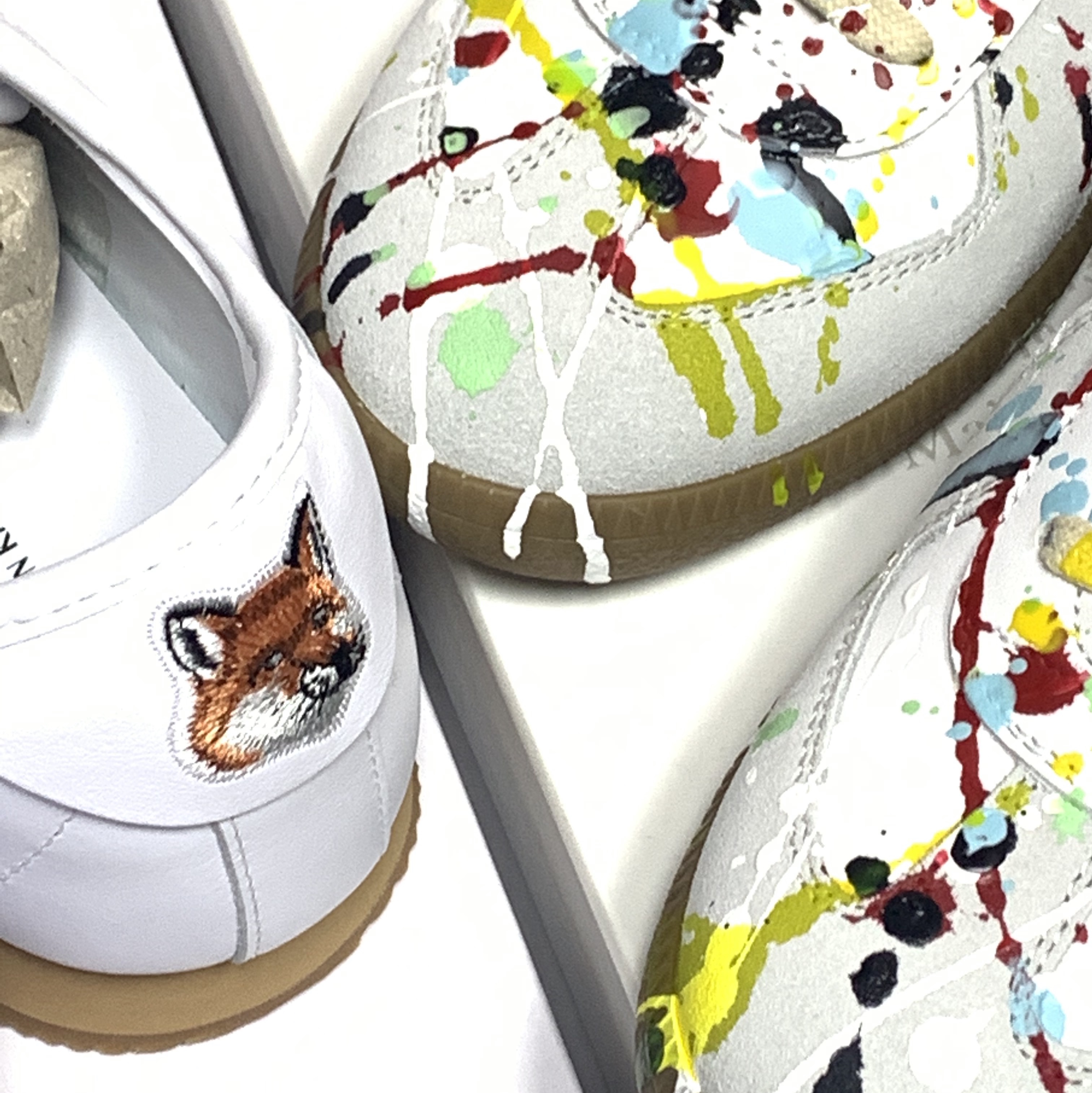 Maison Margiela Replica Paint Drop Sneakers, Puma x Maison Kitsune Roma White 착용 스타일 - 2