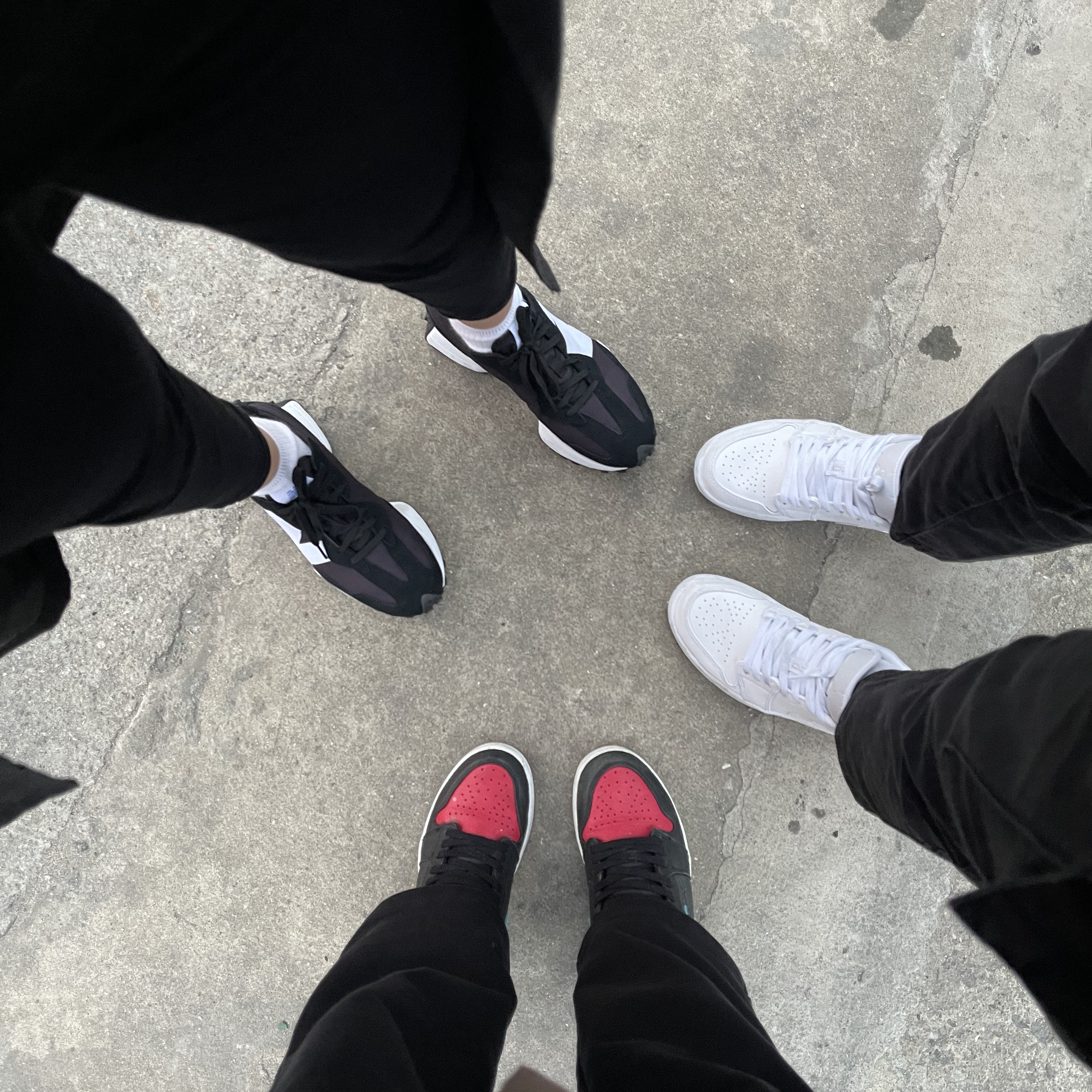 (W) Jordan 1 Retro High OG UNC To Chicago, Jordan 1 Low Triple White Tumbled Leather 2020 착용 스타일