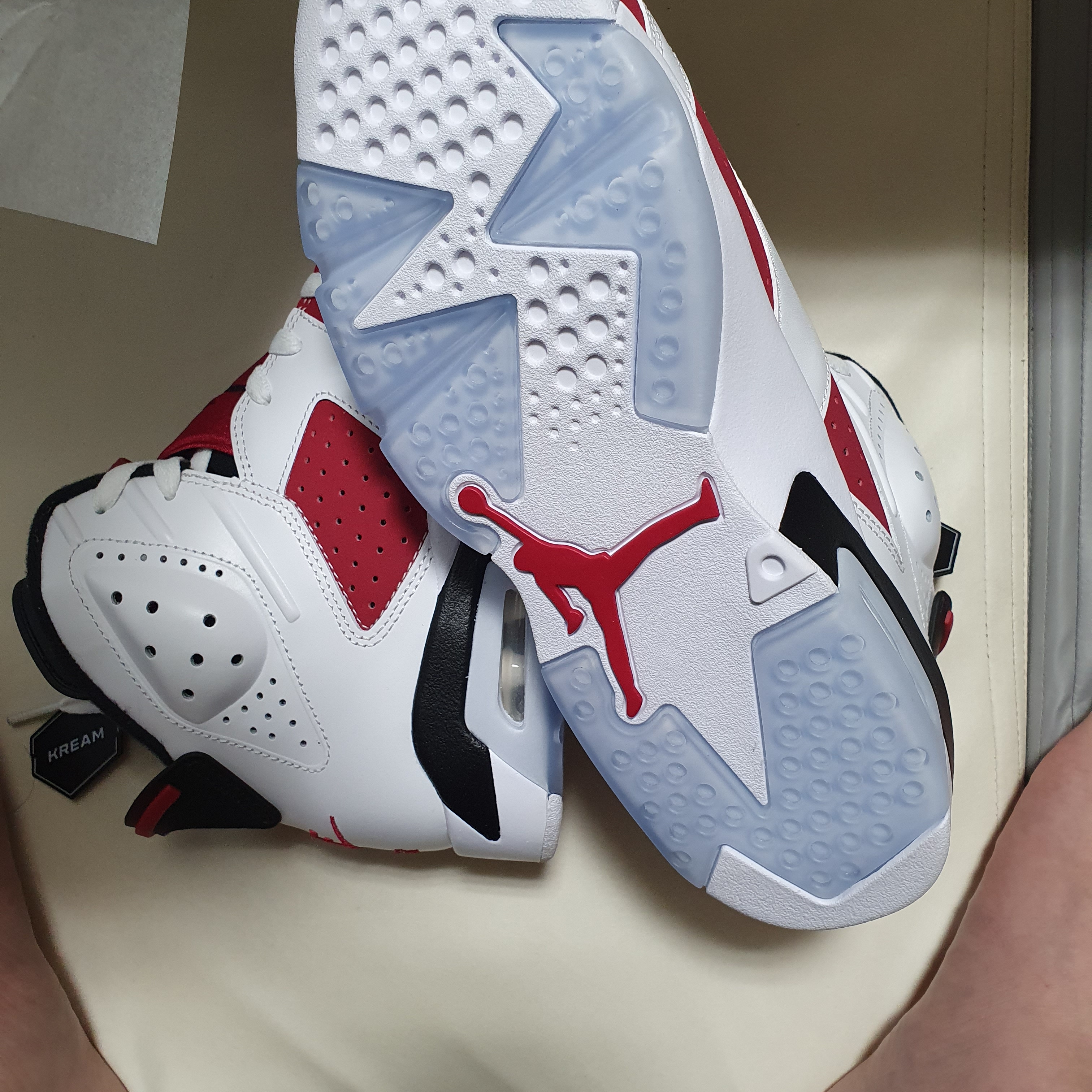 Jordan 6 Retro Carmine 2021 착용 스타일 - 5