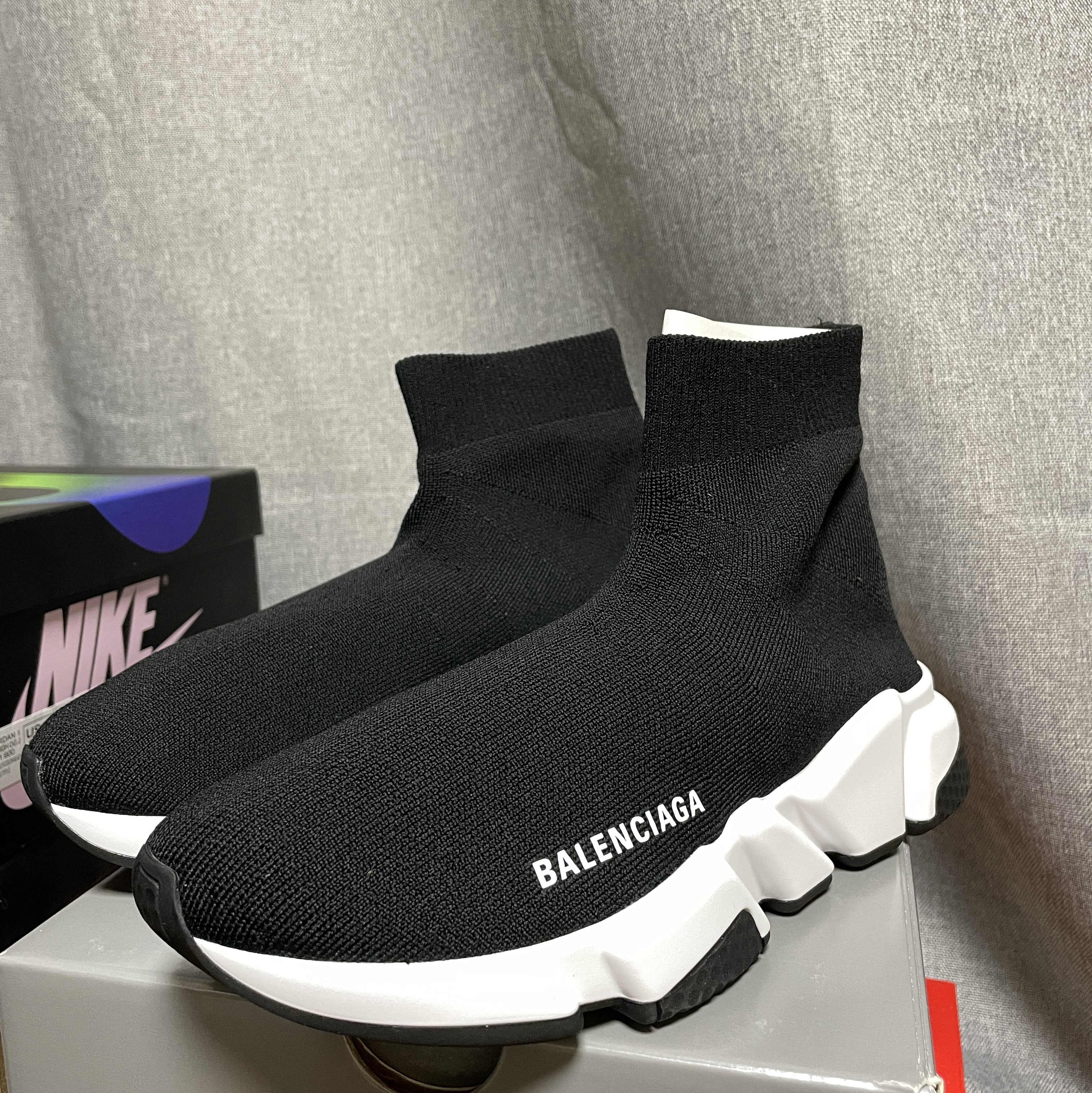 (W) Balenciaga Speed Trainer Black White 2021/2022 착용 스타일