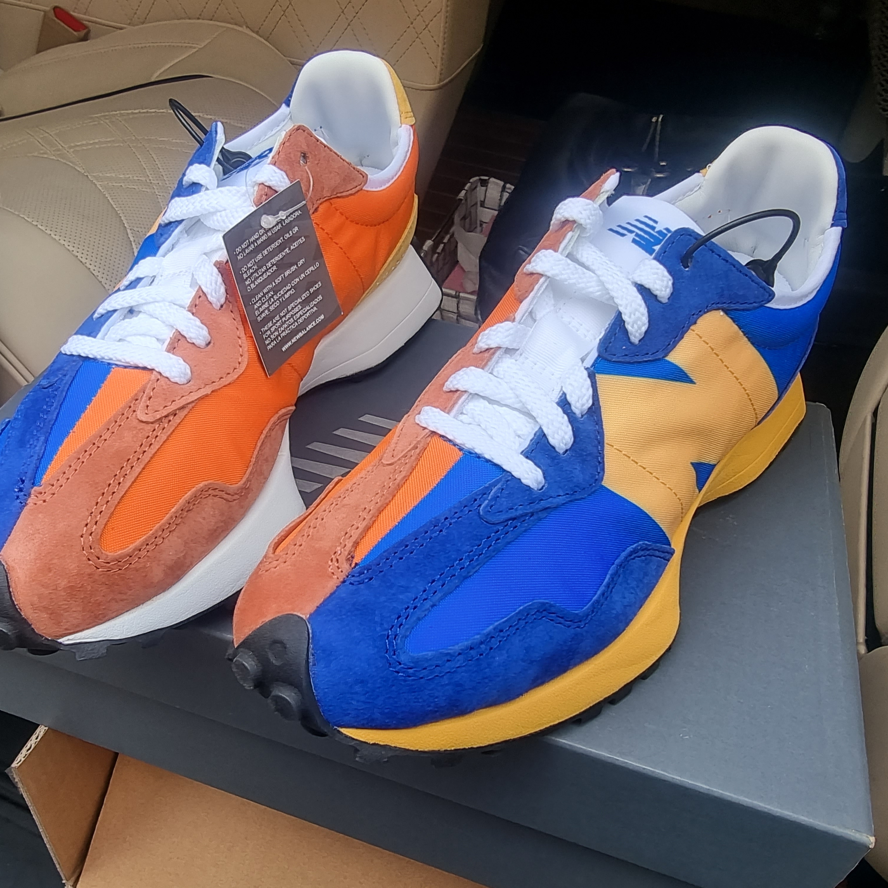 New Balance 327 Blue Orange 착용 스타일