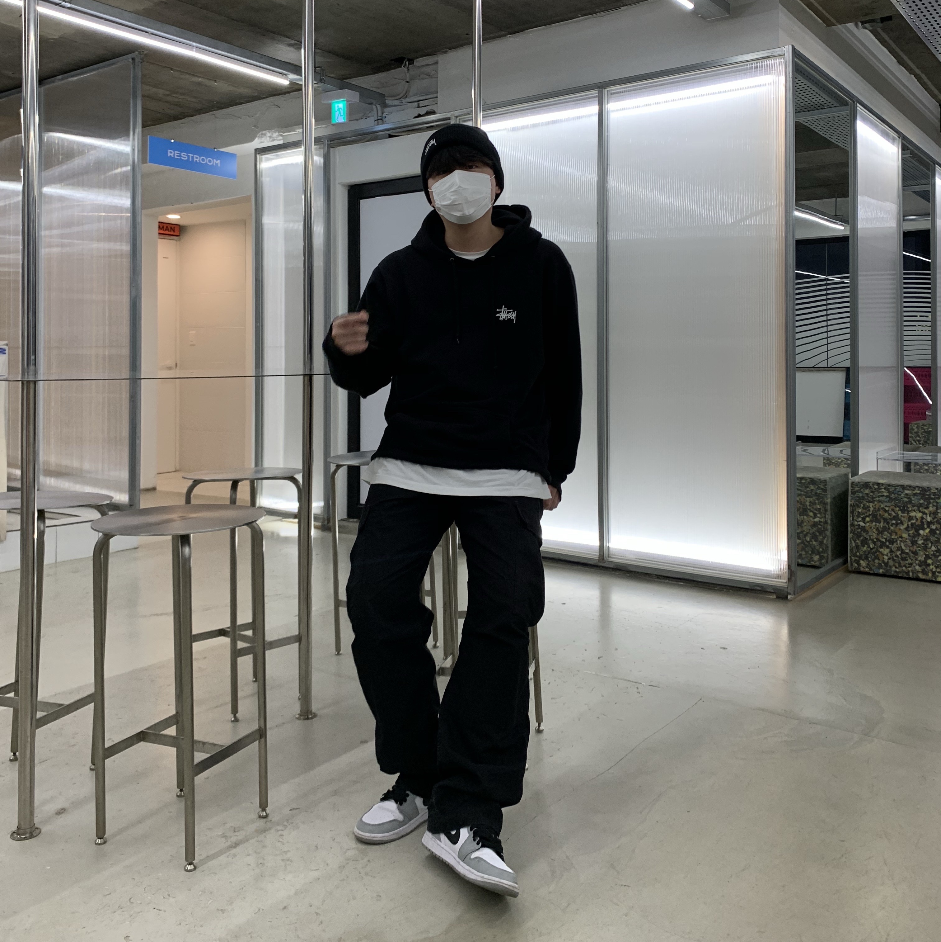 Jordan 1 Mid Light Smoke Grey 착용 스타일
