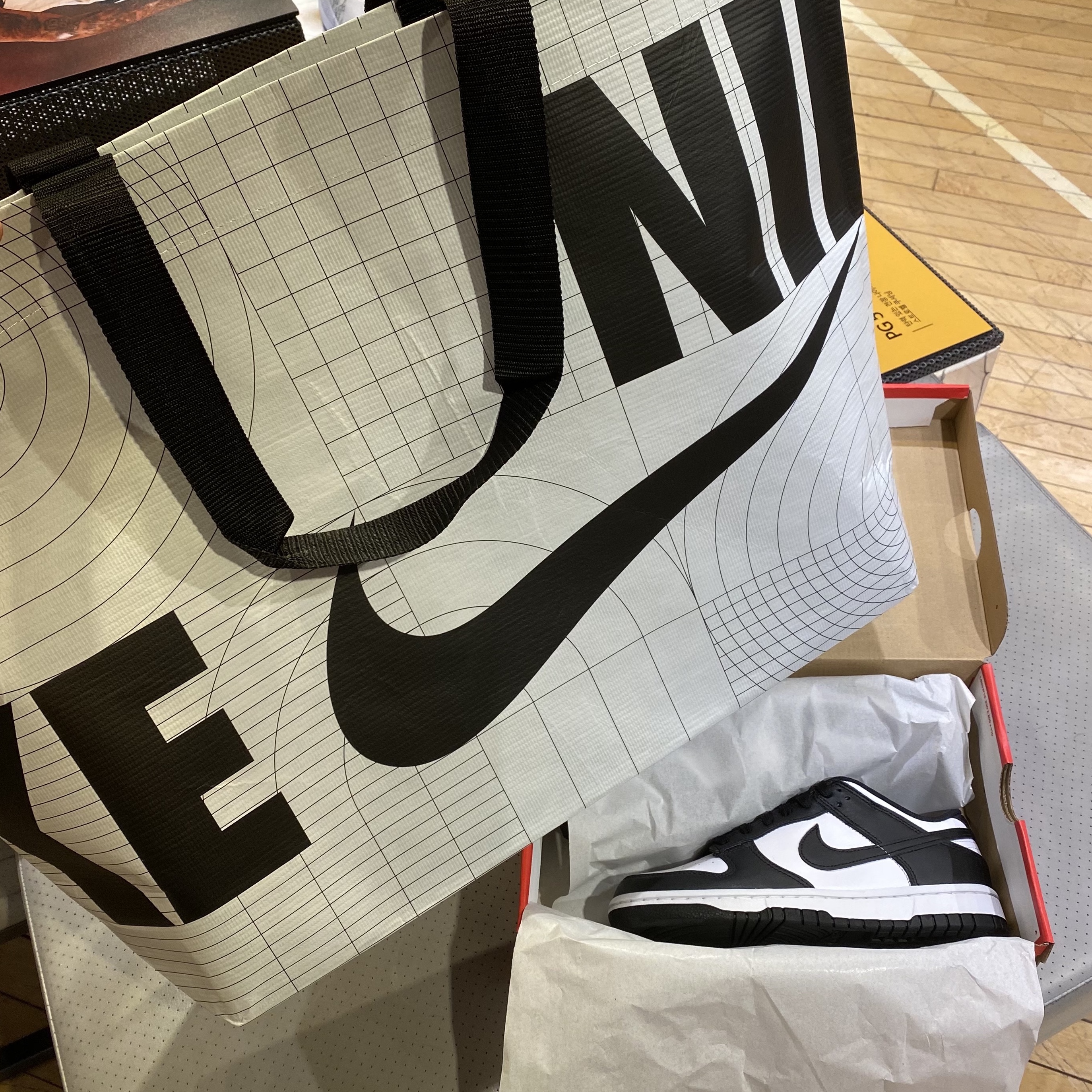 (W) Nike Dunk Low Black 착용 스타일 - 1