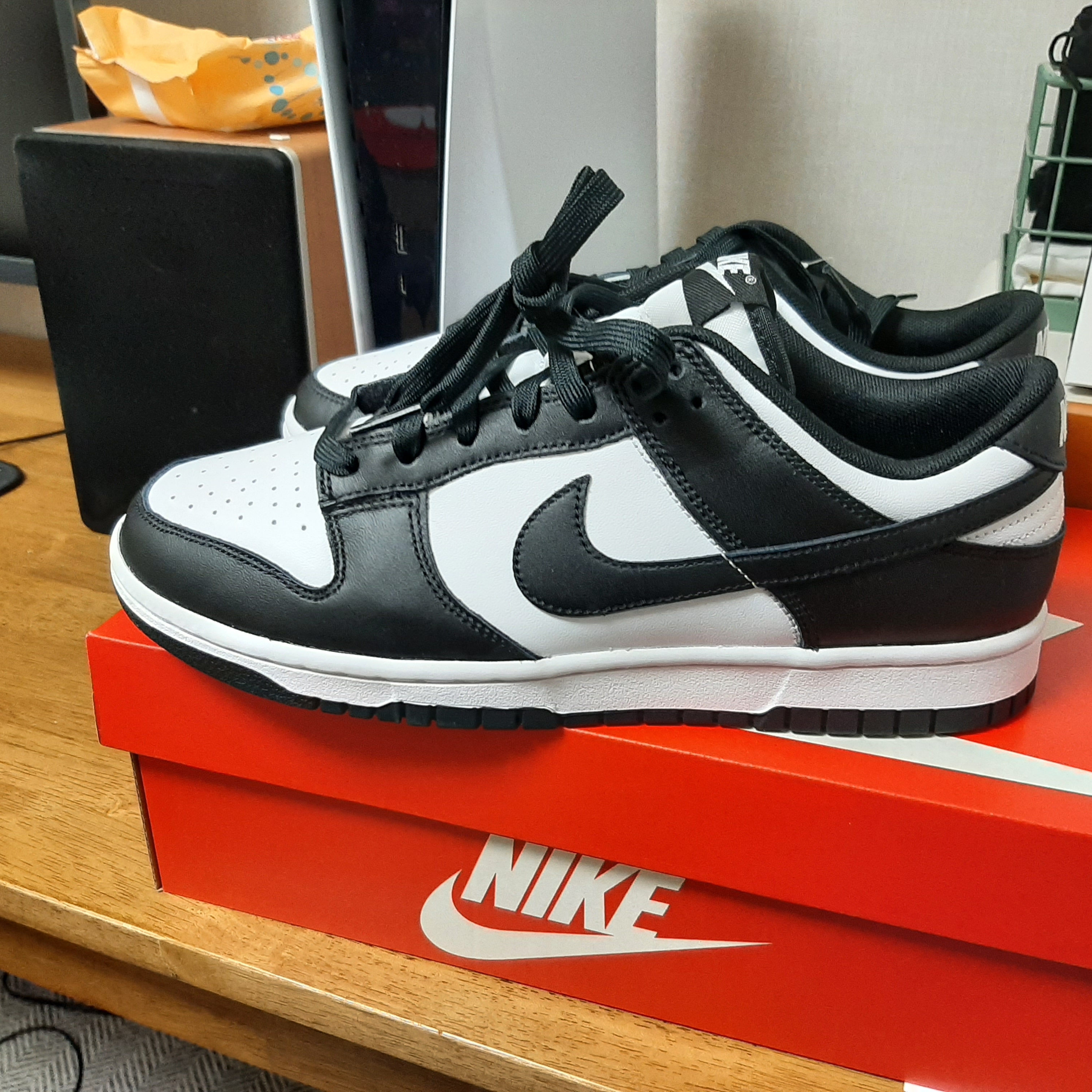 Nike Dunk Low Retro Black 착용 스타일 - 1