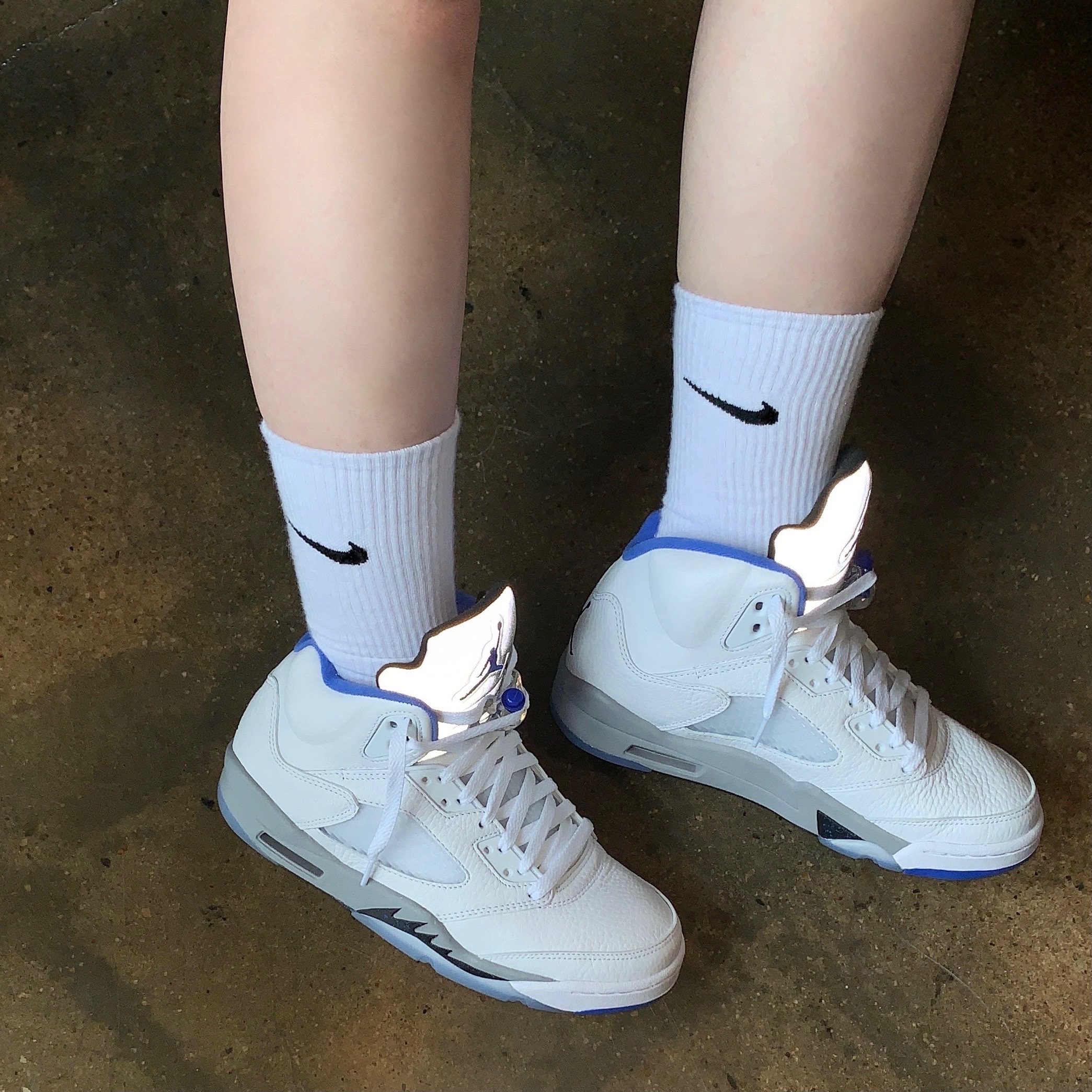 Jordan 5 Retro Stealth 2.0 착용 스타일 - 1