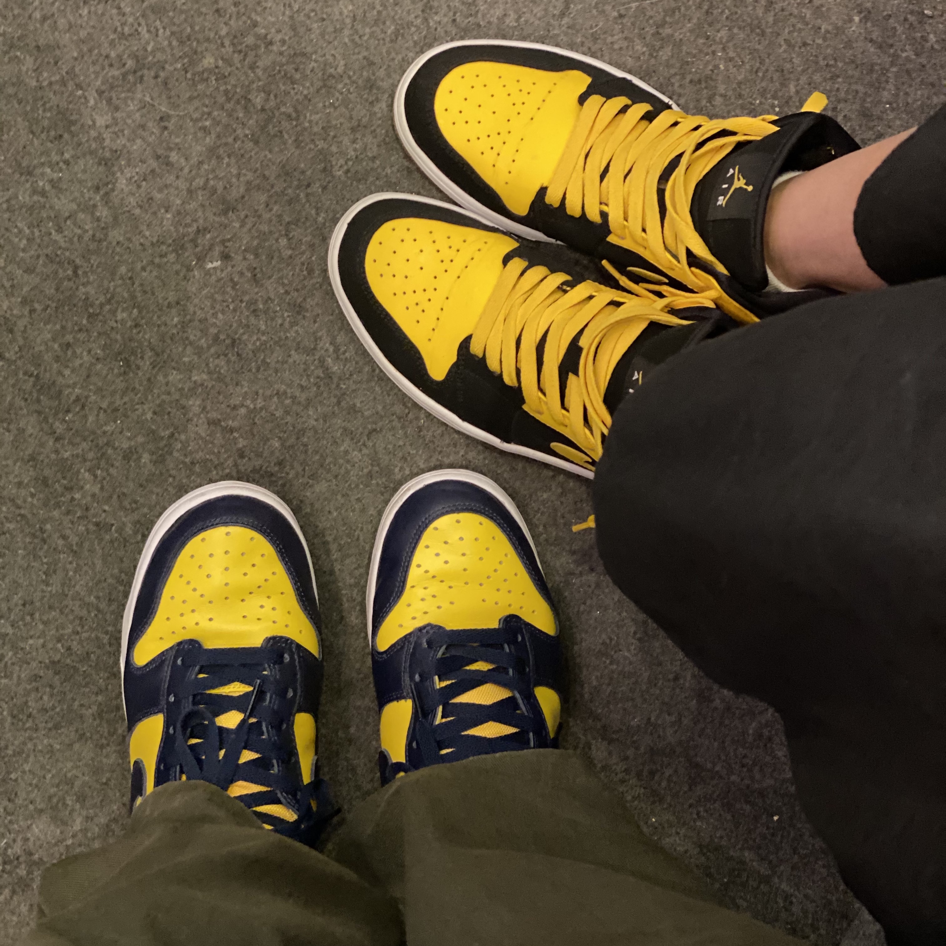 Nike Dunk High SP Maize & Blue, Jordan 1 Retro Mid New Love 2017 착용 스타일