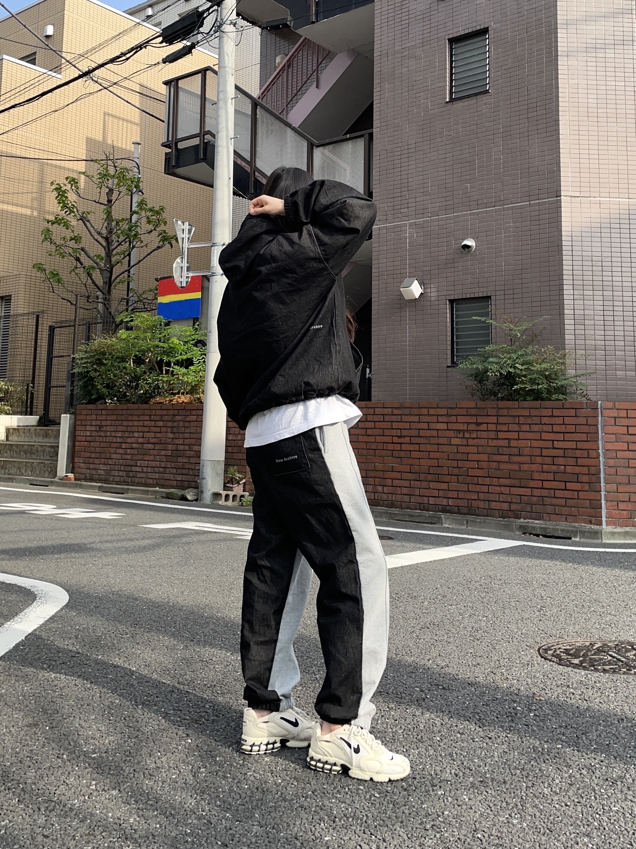 Nike x Stussy Air Zoom Spiridon Cage 2 Fossil 착용 스타일 - 2