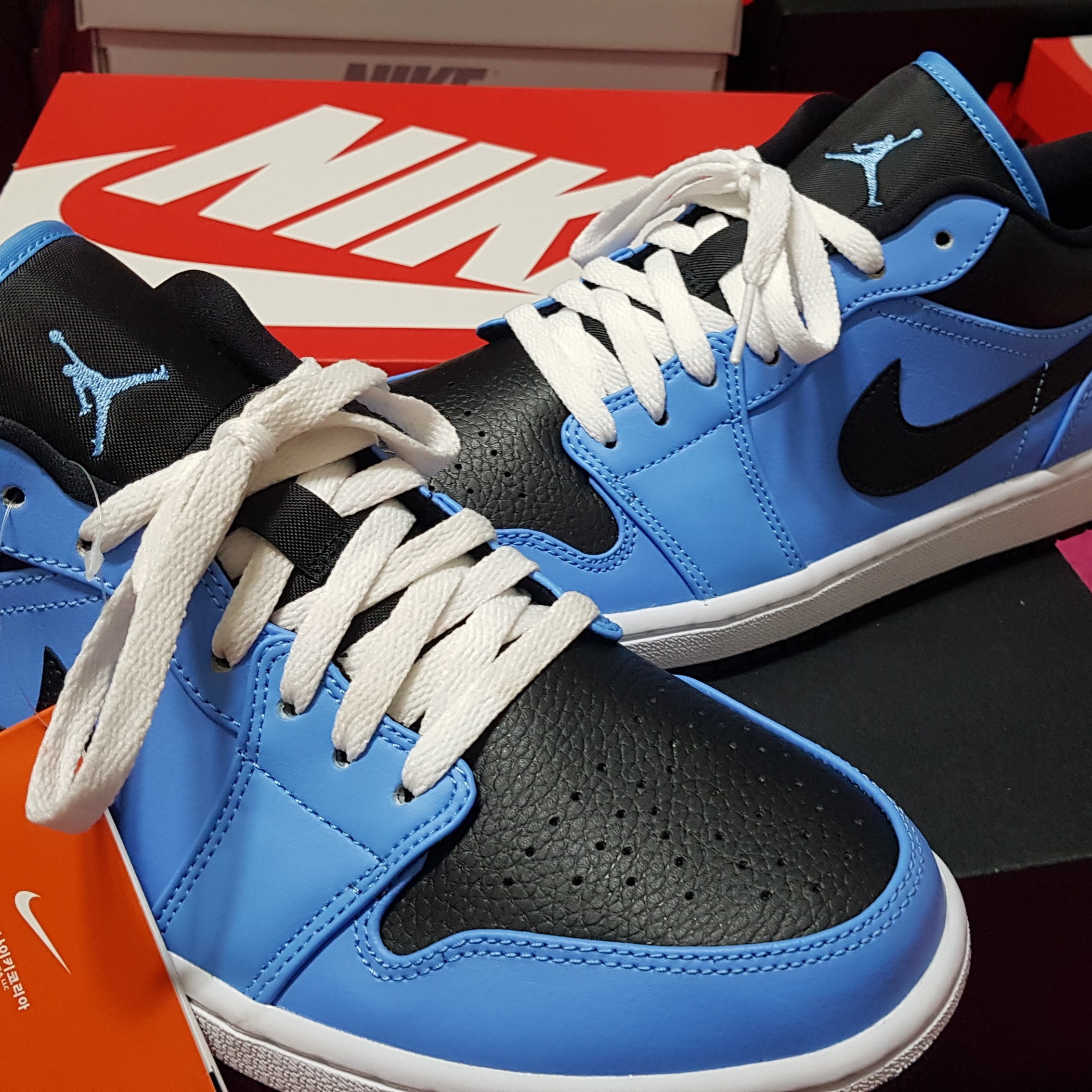 Jordan 1 Low University Blue Black 착용 스타일