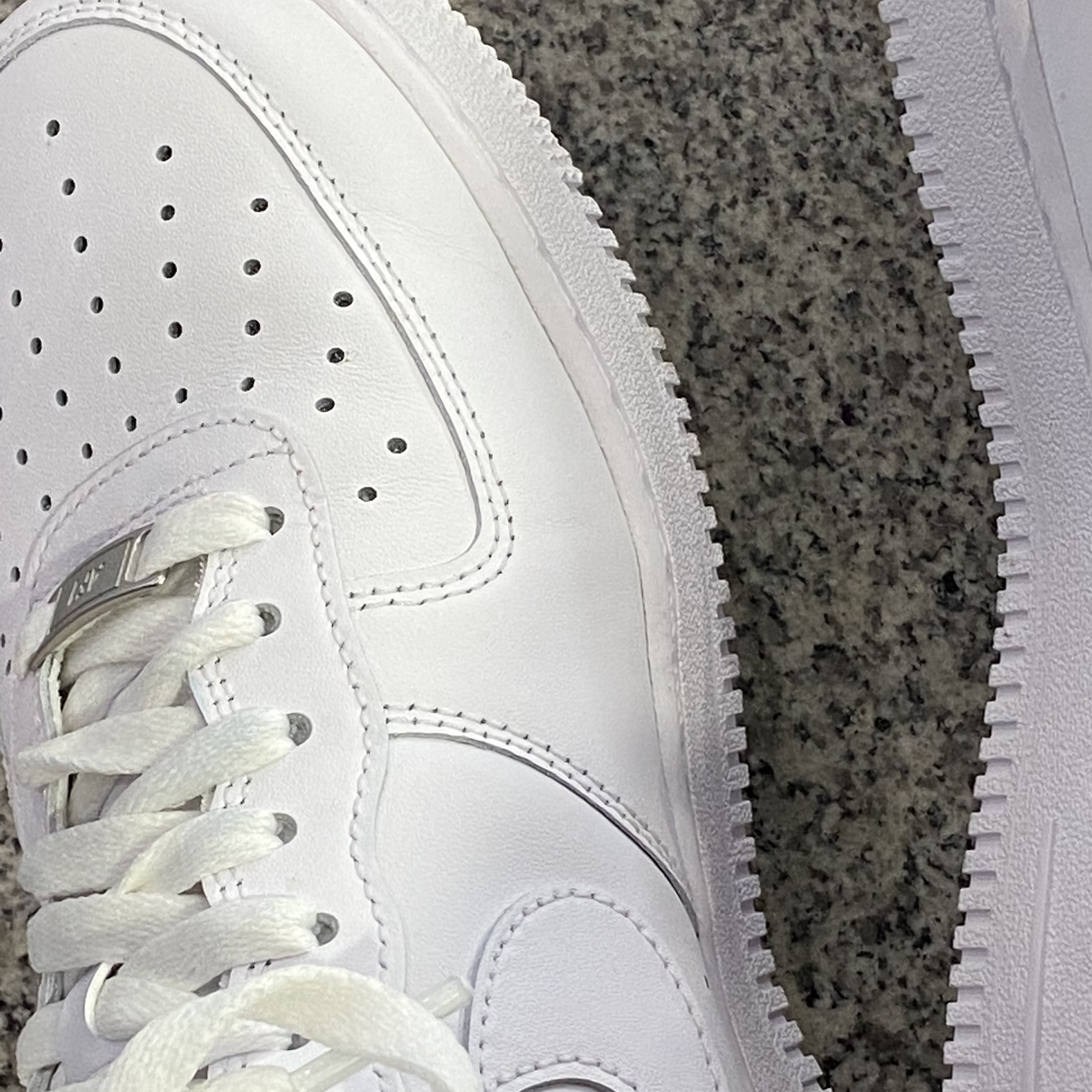 Nike Air Force 1 '07 Low White 착용 스타일 - 2