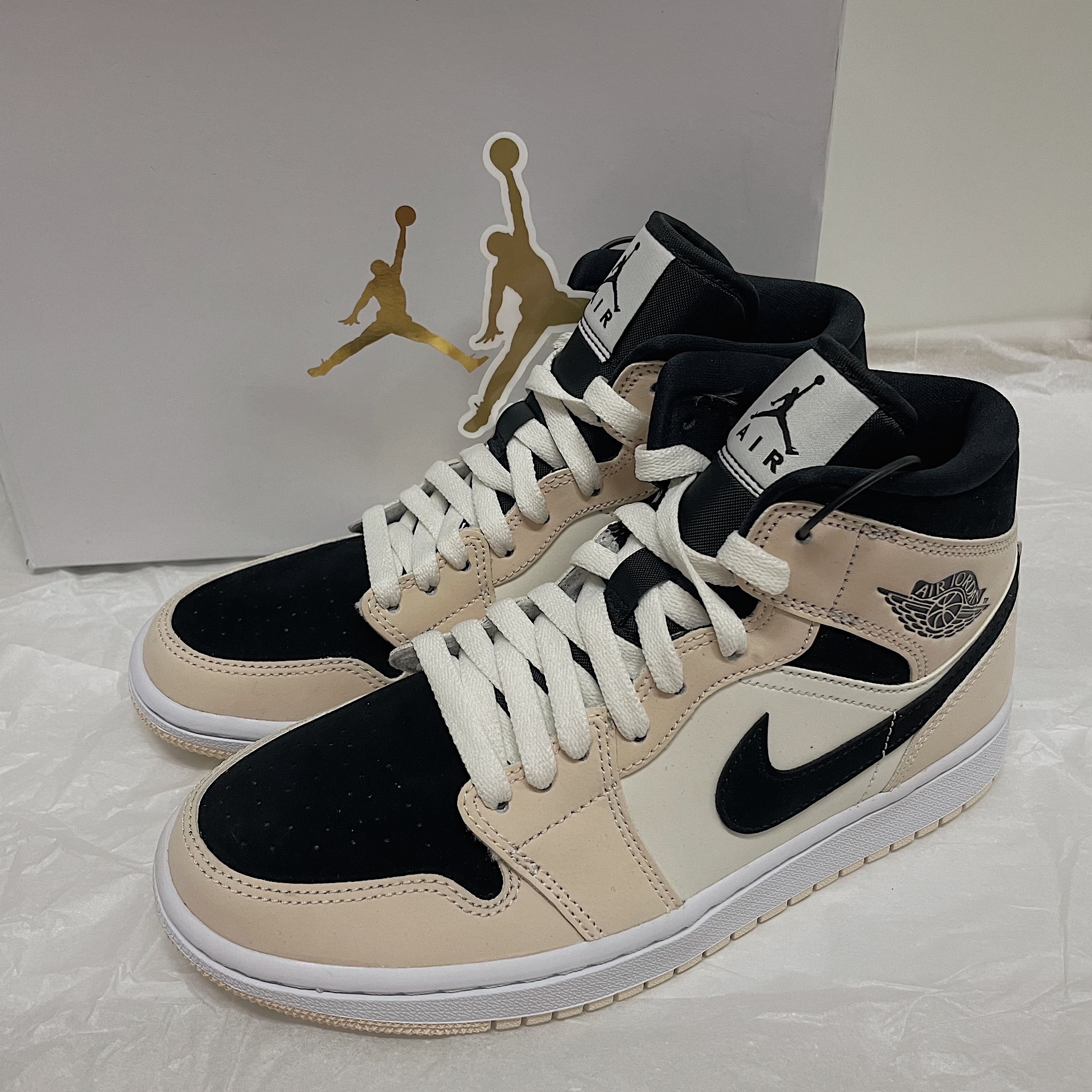 (W) Jordan 1 Mid Barely Orange 착용 스타일 - 1