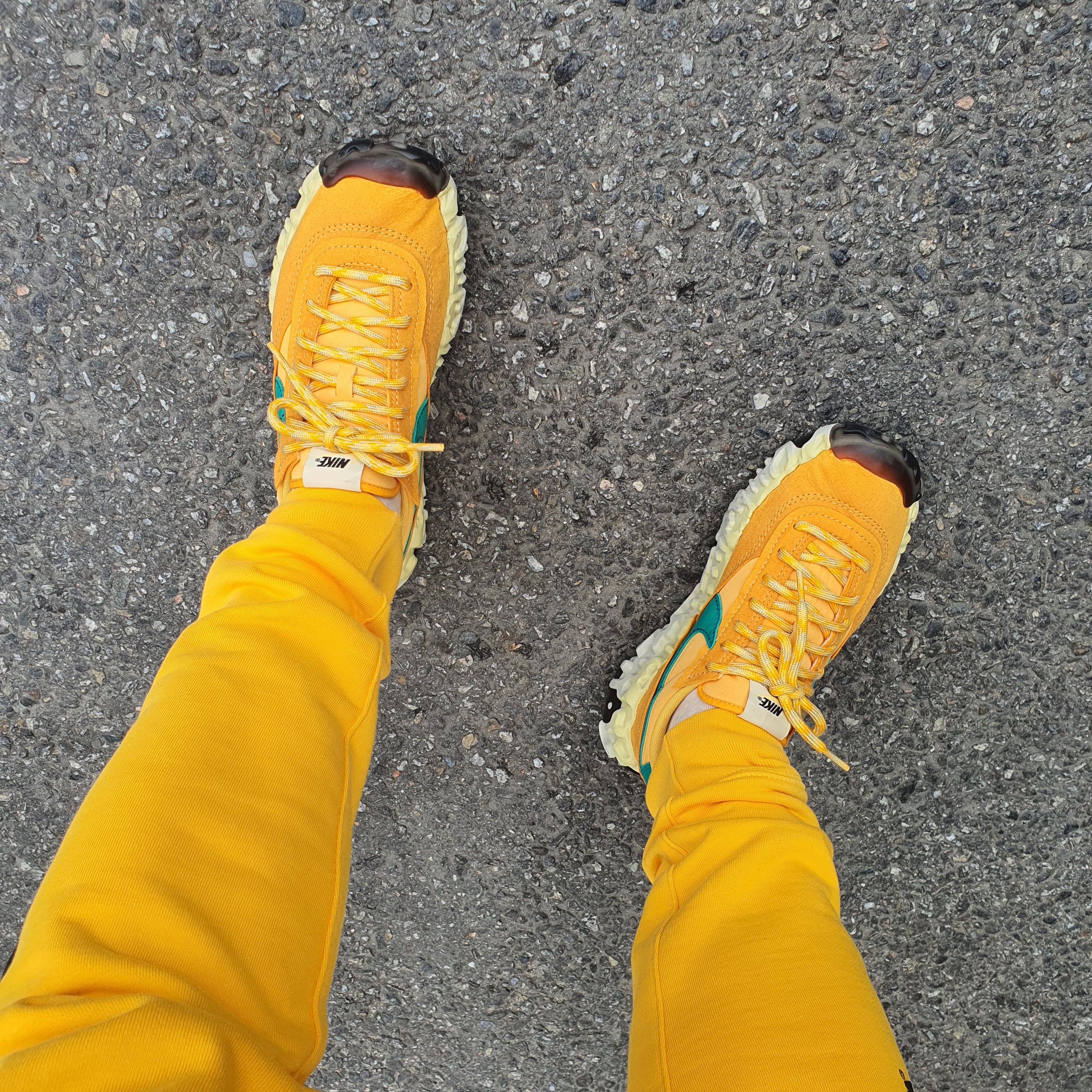 Nike Overbreak SP Khaki, Nike x Drake Nocta Fleece Pants University Gold - US/EU 착용 스타일 - 3
