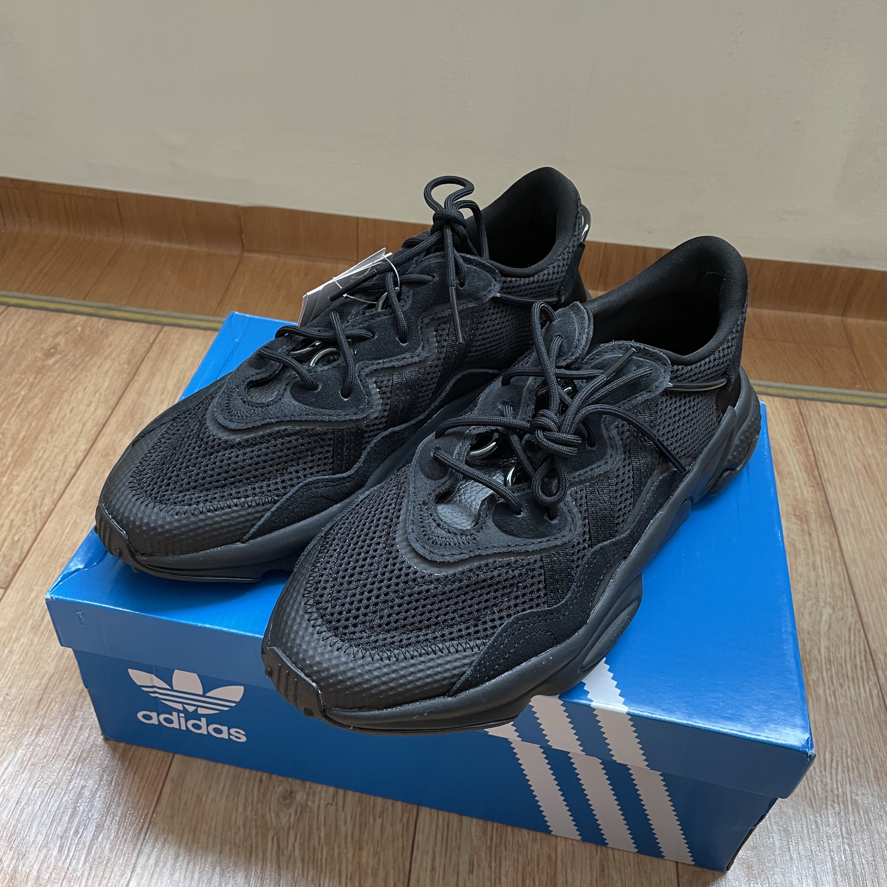 Adidas Ozweego Core Black 착용 스타일
