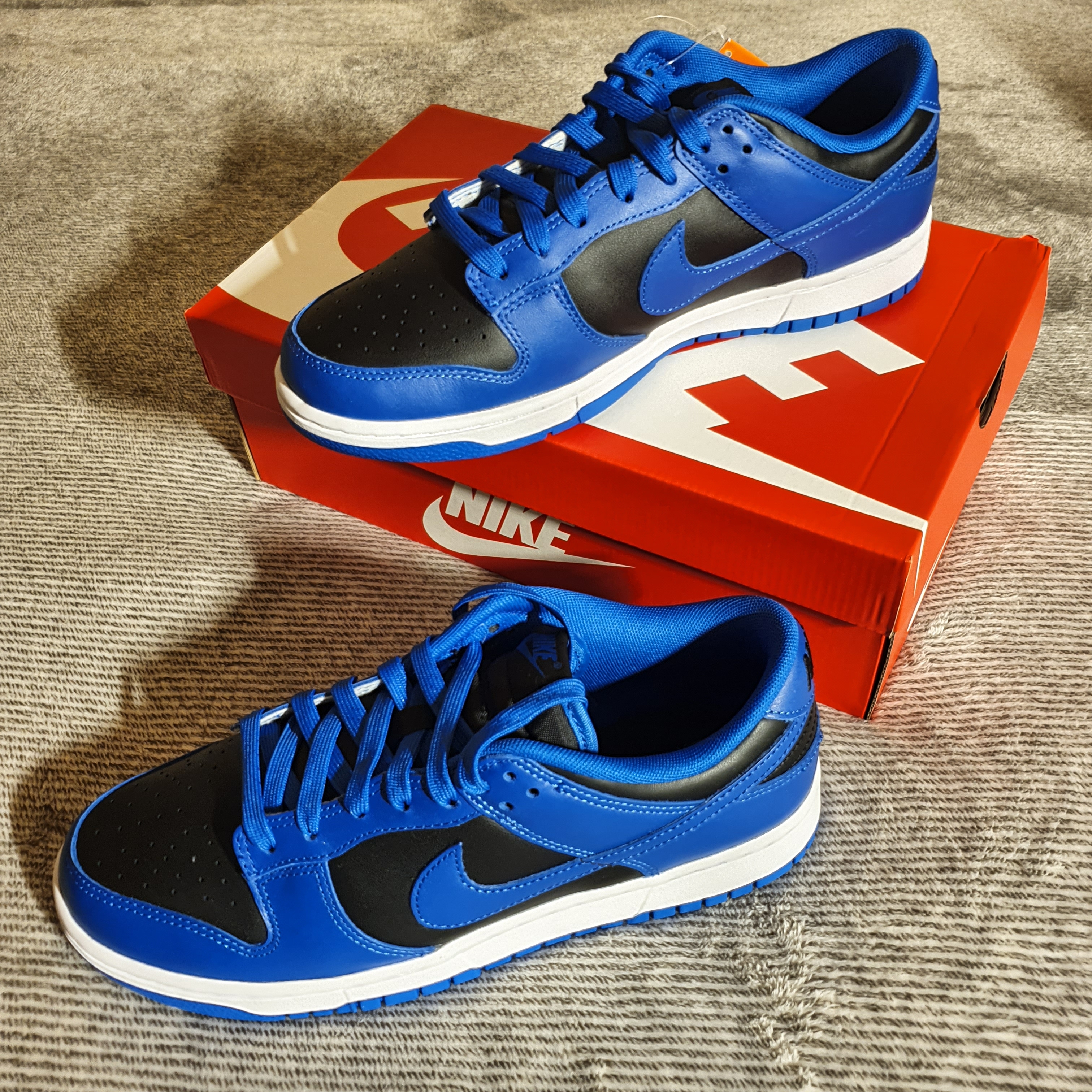 Nike Dunk Low Retro Hyper Cobalt 착용 스타일 - 2