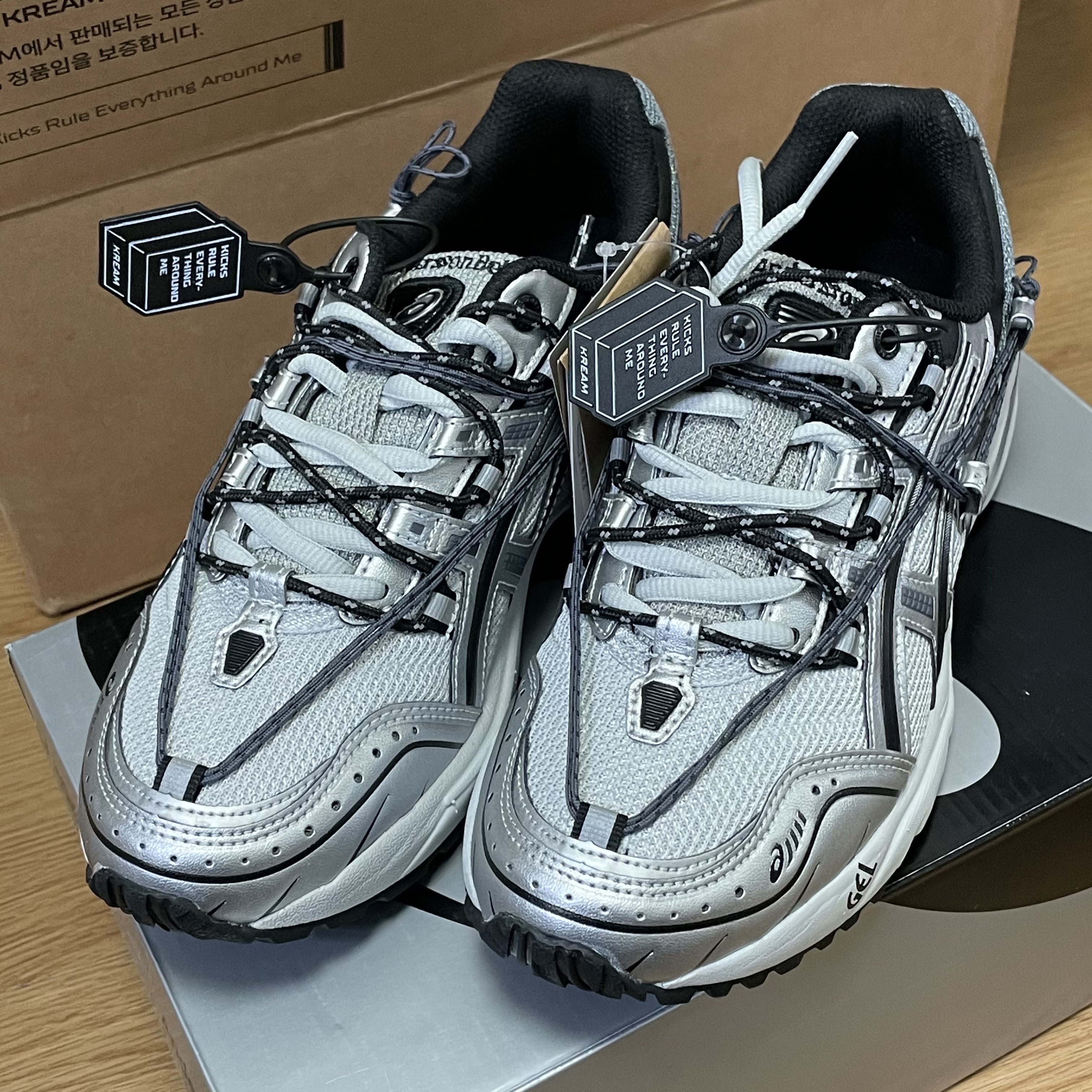 Asics x Andersson Bell Gel-1090 Glacier Grey Silver 착용 스타일 - 2