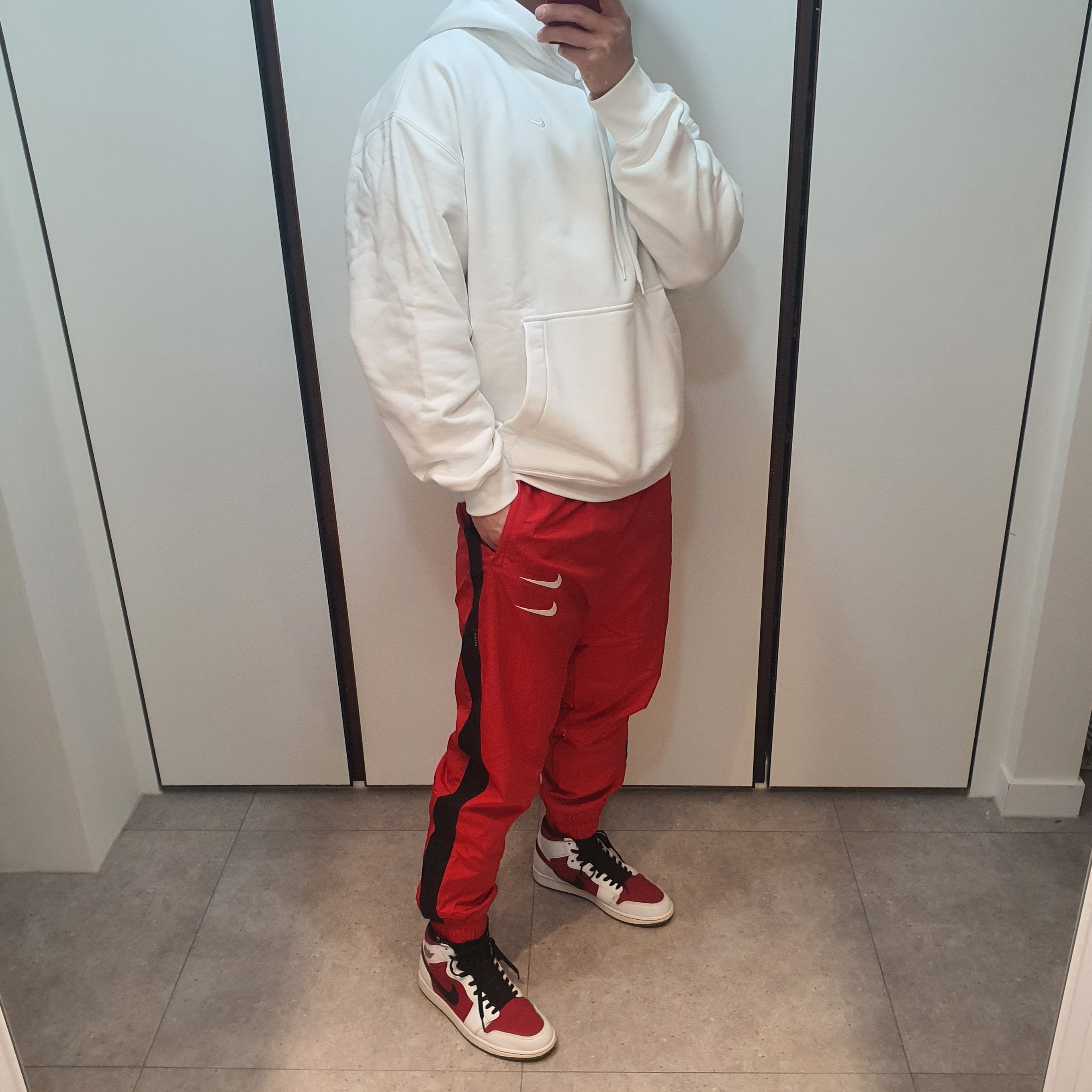 Nike M NRG Hoodie White, Jordan 1 Retro Carmine 2014 착용 스타일