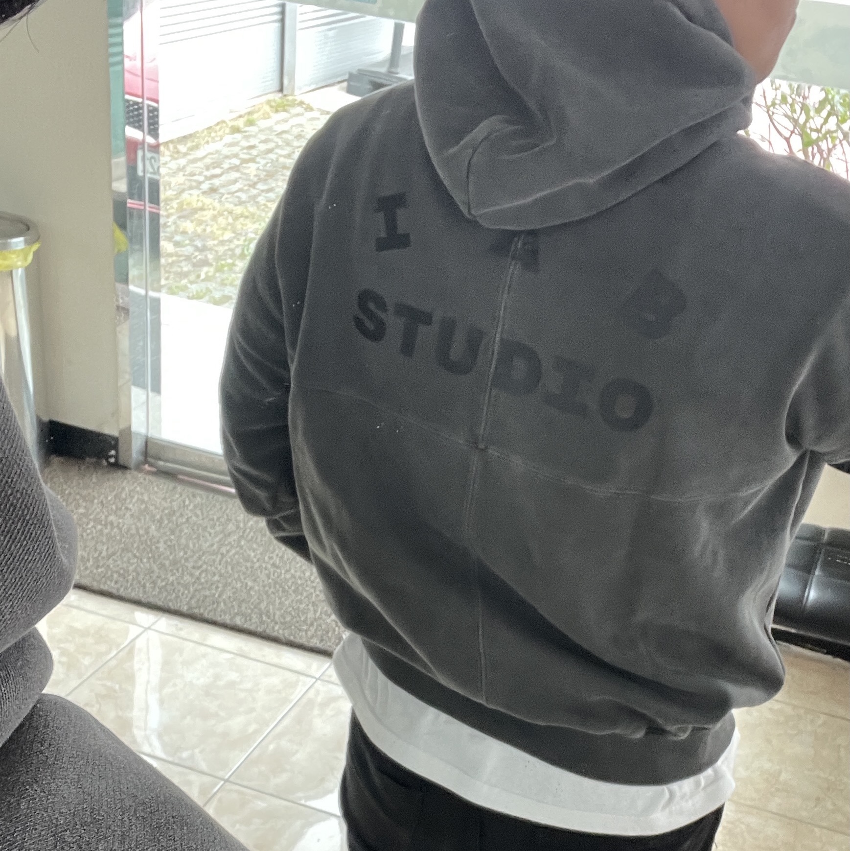 IAB Studio Blocked Pigment Hoodie Black 착용 스타일 - 1