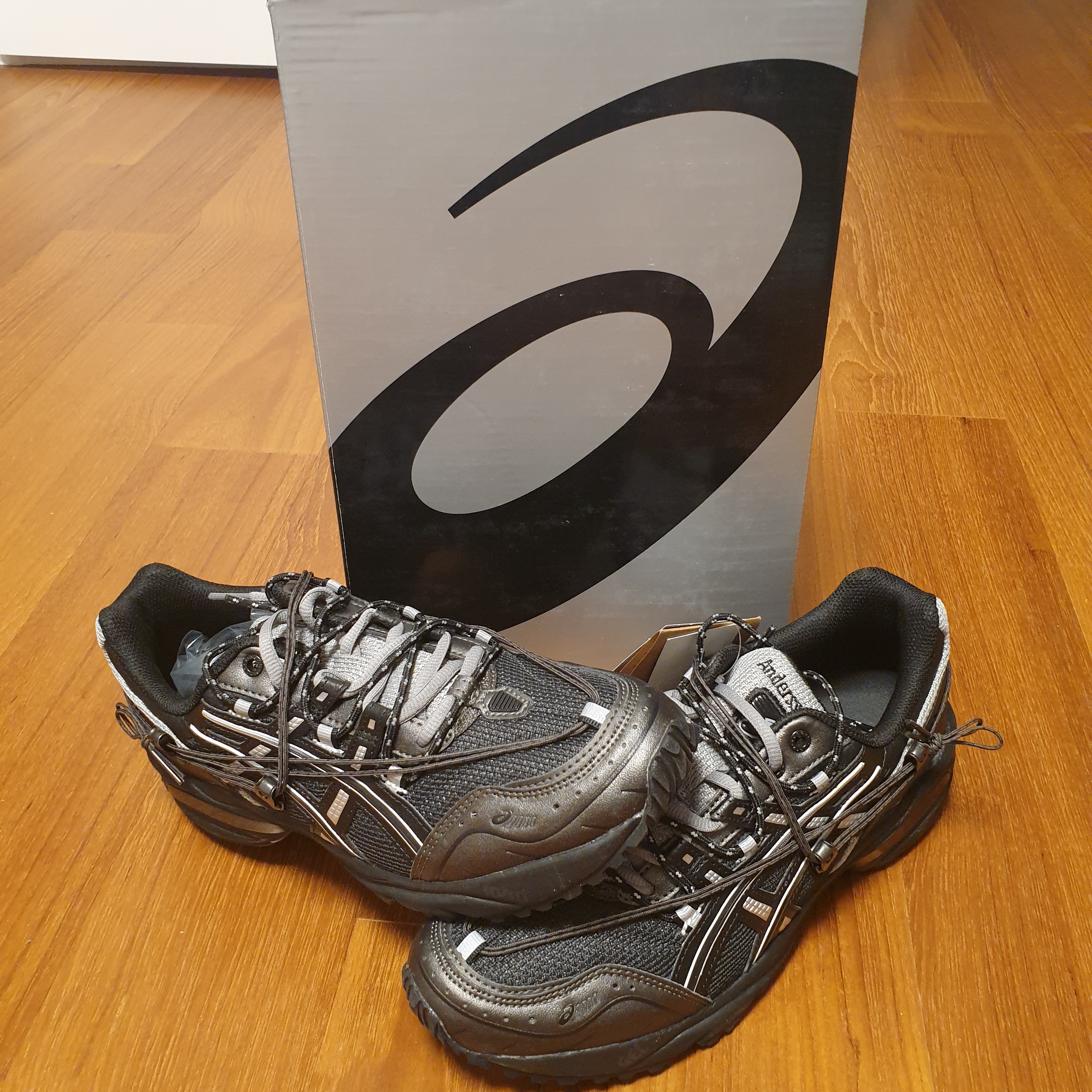 Asics x Andersson Bell Gel-1090 Black Silver 착용 스타일 - 3