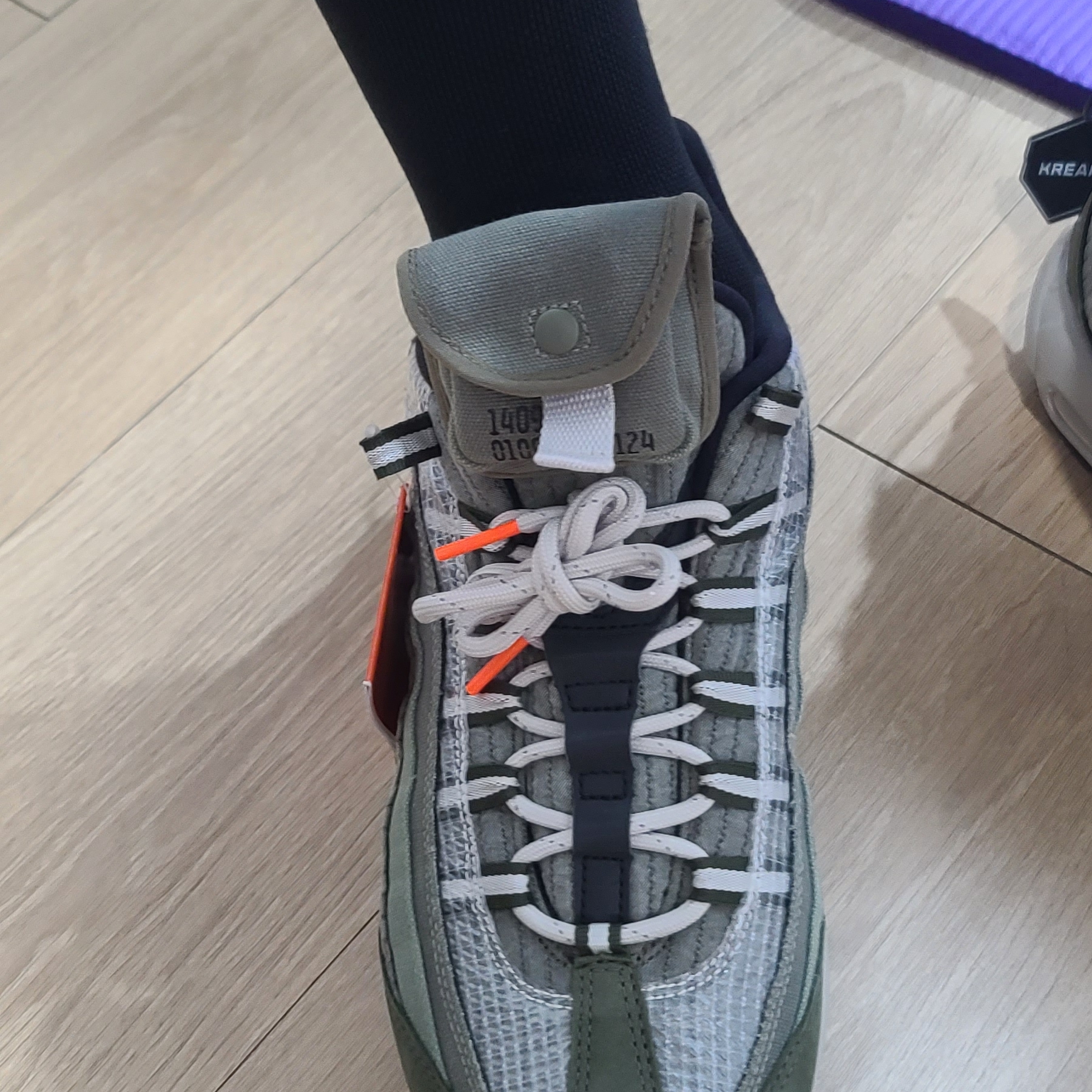 Nike Air Max 95 SE Medium Olive 착용 스타일